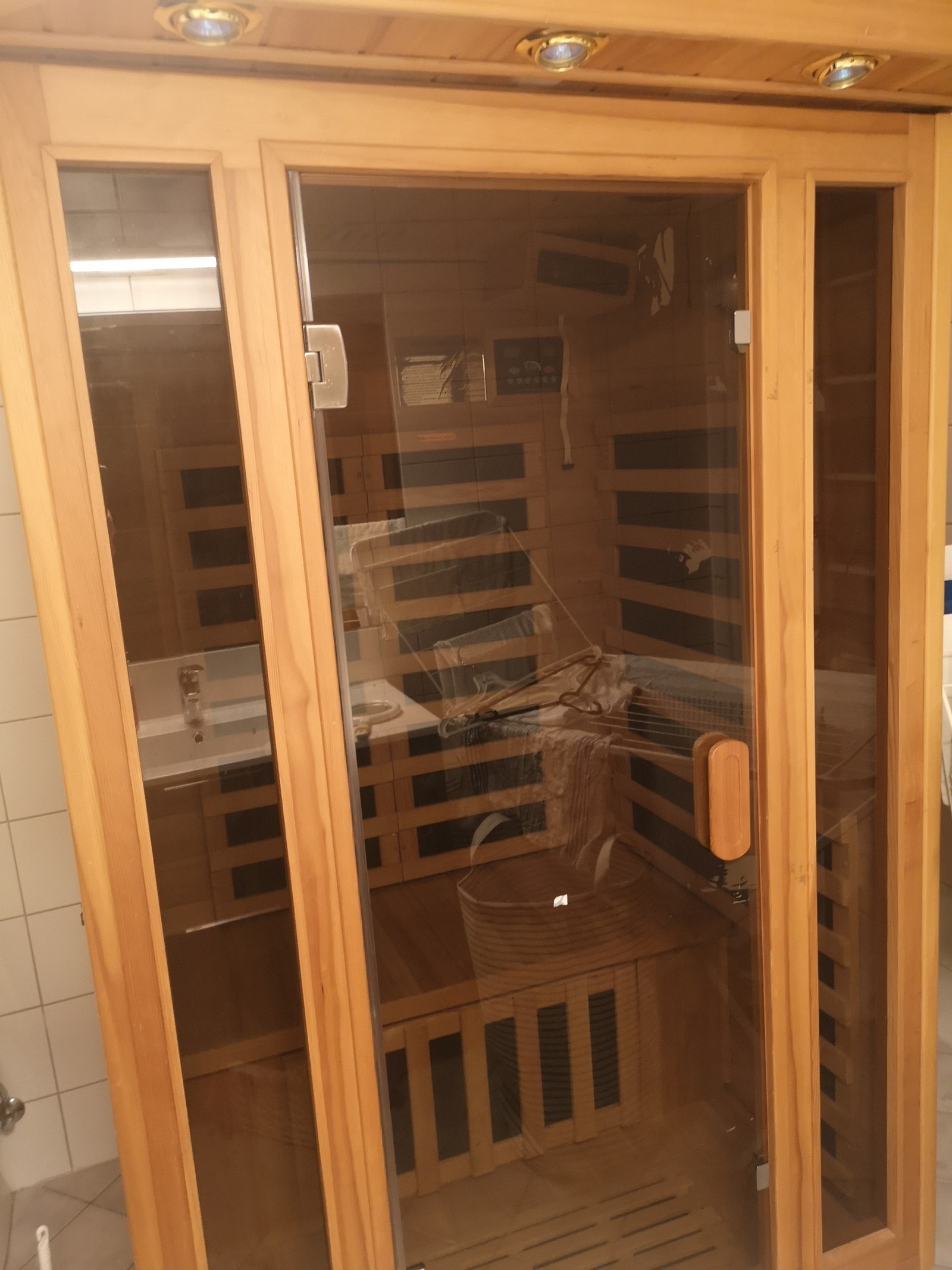 Kan sette denne nesten ubrukte infrarøde badstuen inn. Galleribilde