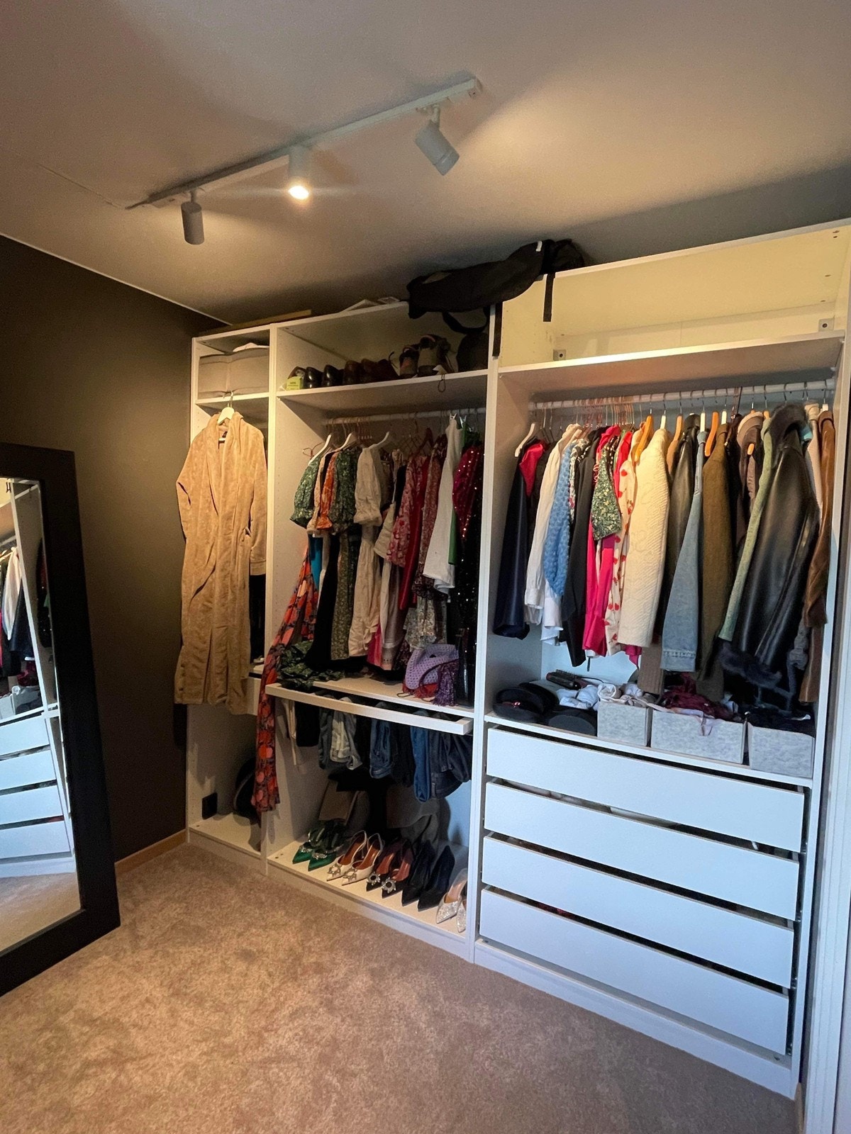 Stort walk in closet Galleribilde