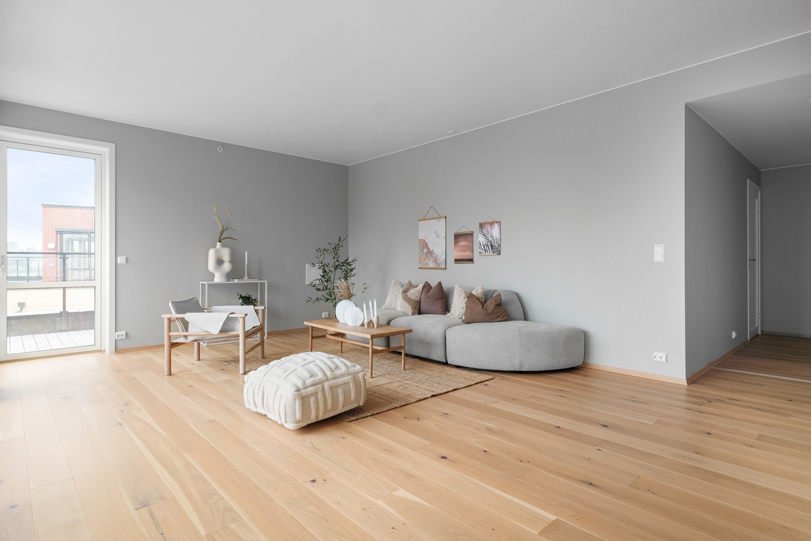 Leiligheten er på 144 BRA. Når det gjelder de indre kvaliteter i leiligheten, så er det en over gjennomsnittet god standard. Galleribilde