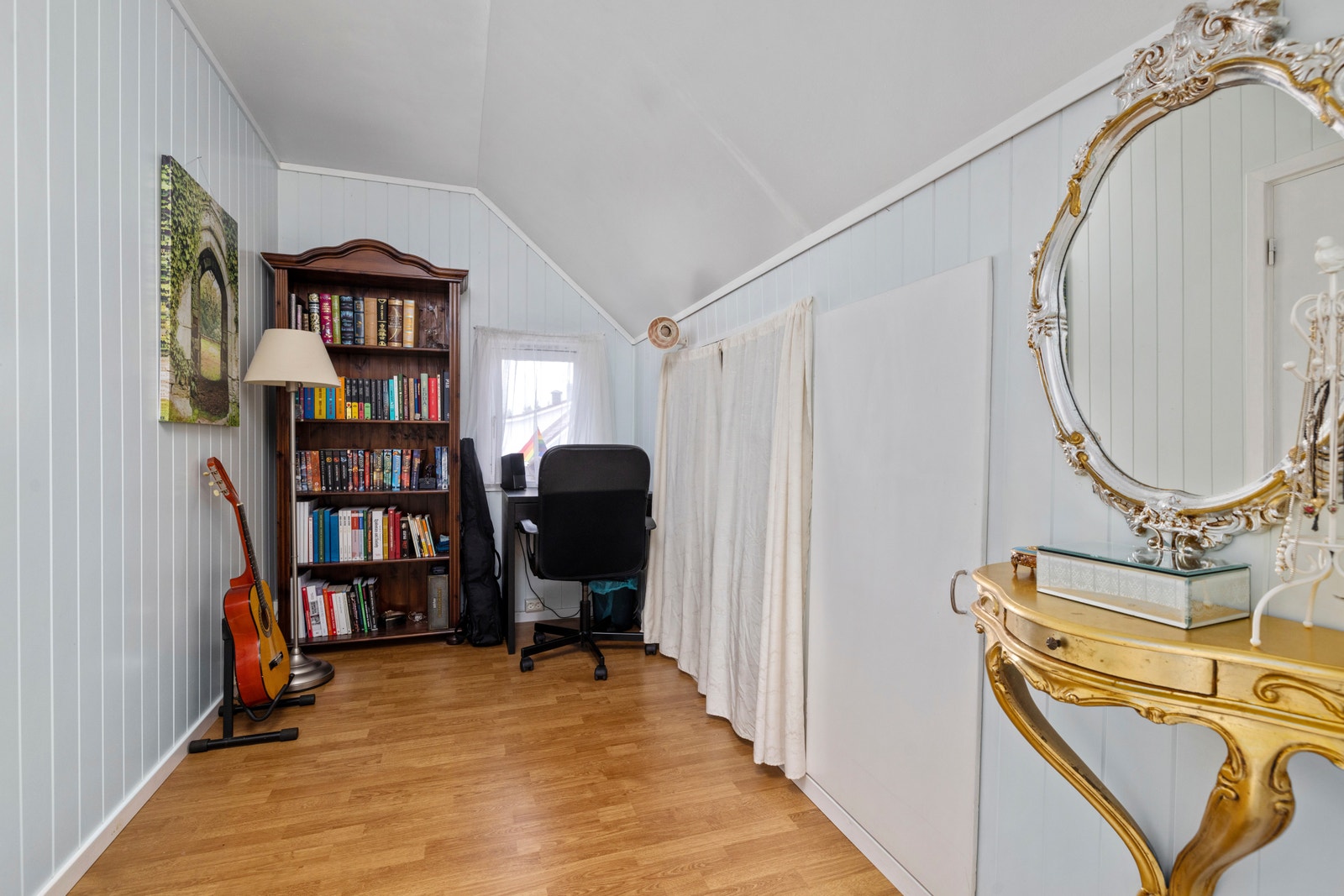 Praktisk kontor i 2. etasje. Galleribilde