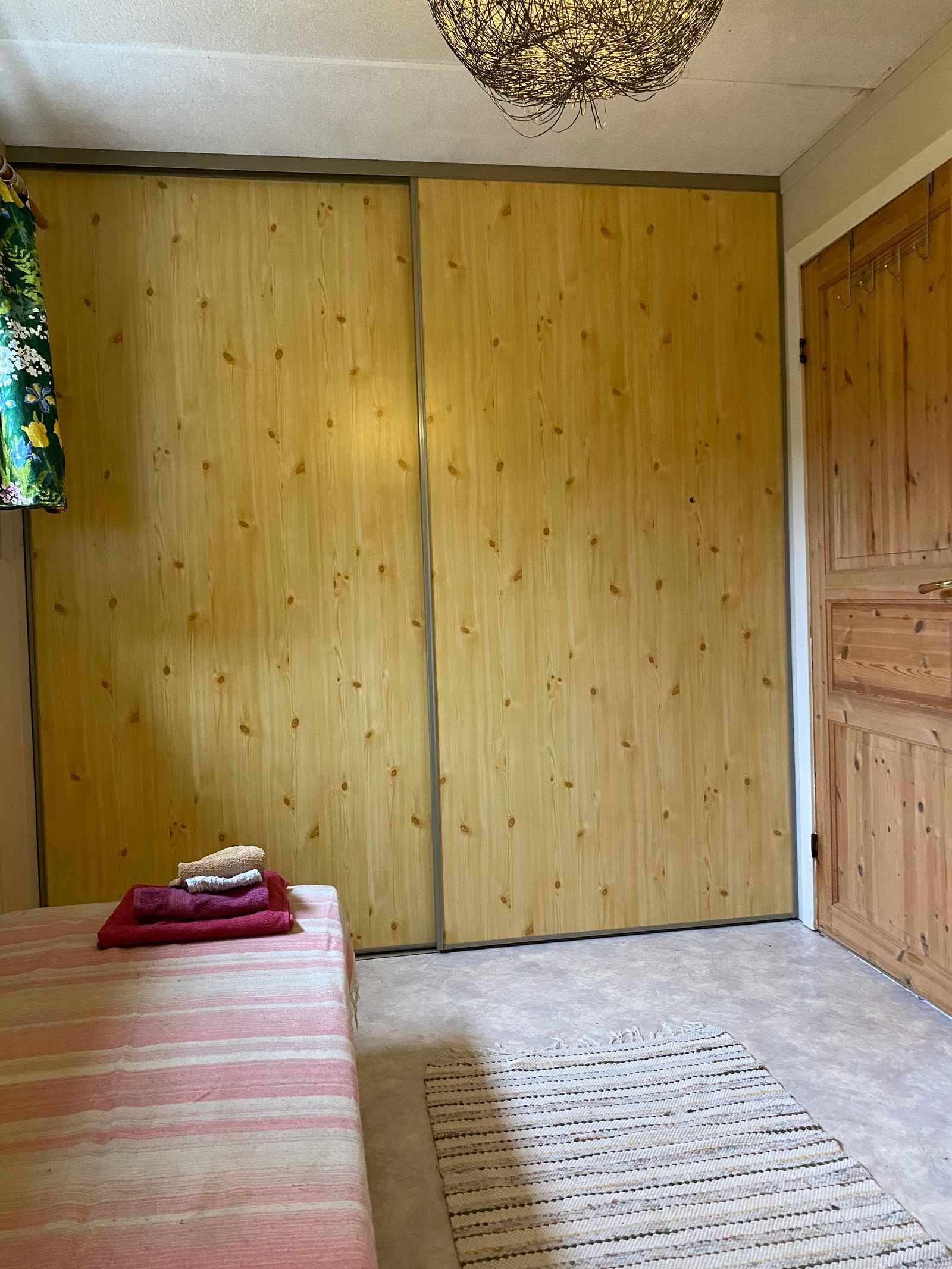Soverom med mye skapplass Galleribilde