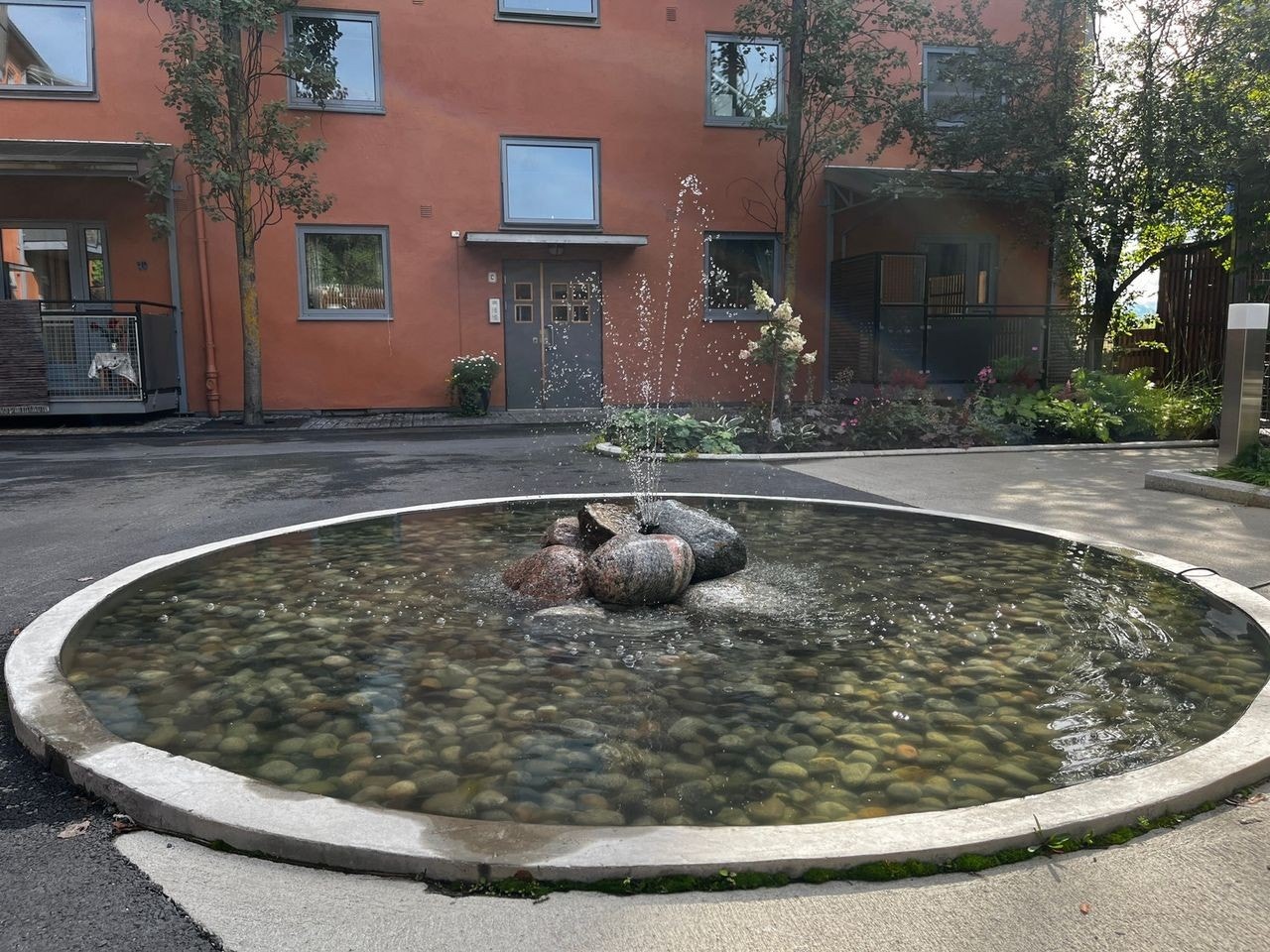Bakgård Galleribilde