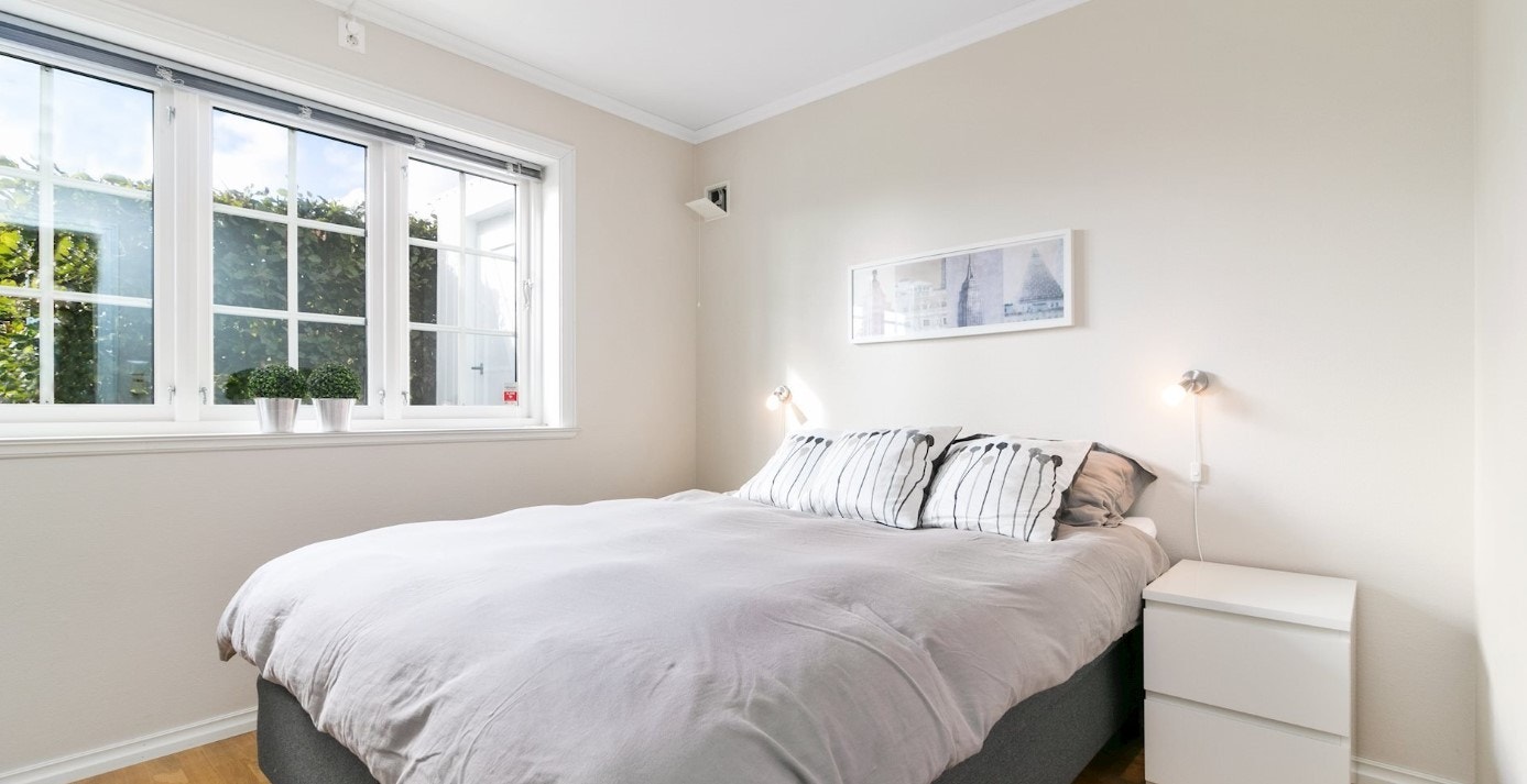 Soverom 1 (seng og nattbord inkludert i leie) Galleribilde