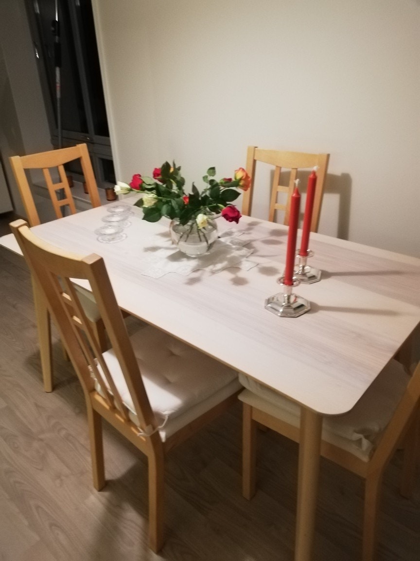 spisesplass, 2 ekstrastoler i kjellerbod Galleribilde