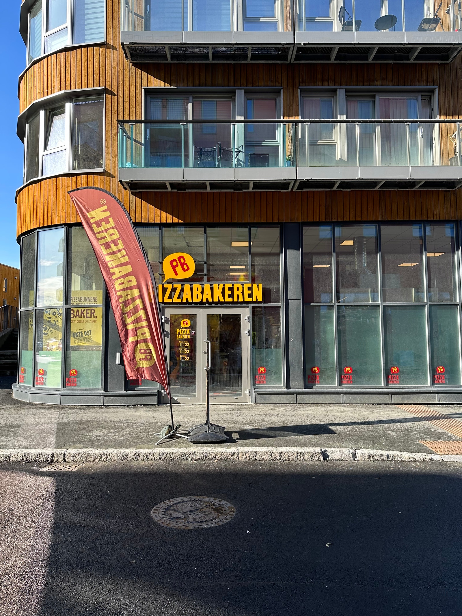Pizzabakeren og kompis og flere andre restauranter steinkast unna. Galleribilde