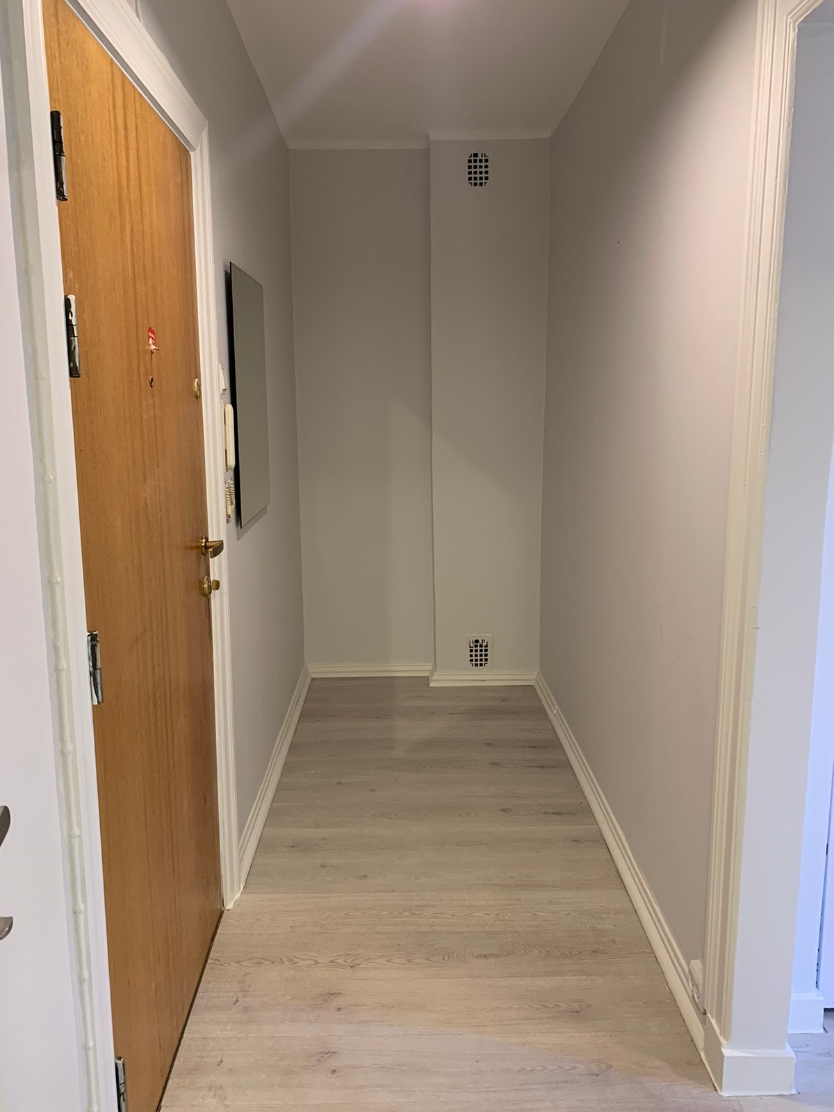 Gang med plass til mye oppbevaring Galleribilde