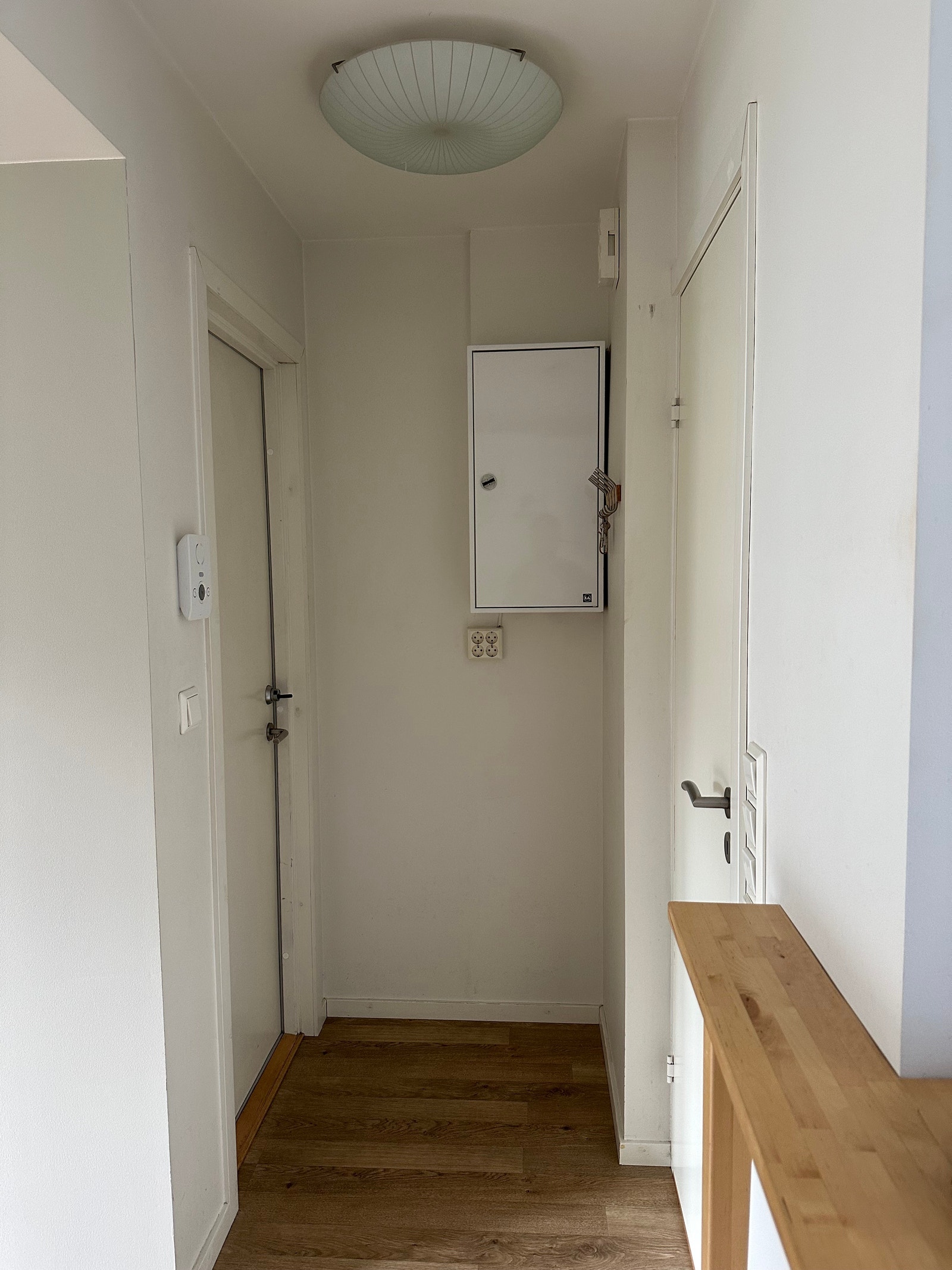 Inngangen - Leiligheten har en dørtelefon med døråpner til bygningens ytterdør på gateplan. Galleribilde