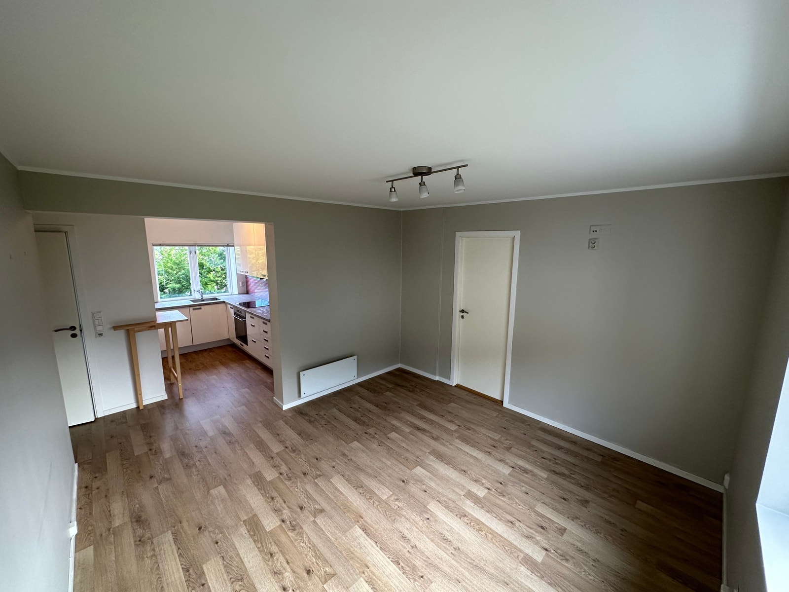Fin leilighet med åpen planløsning. Galleribilde