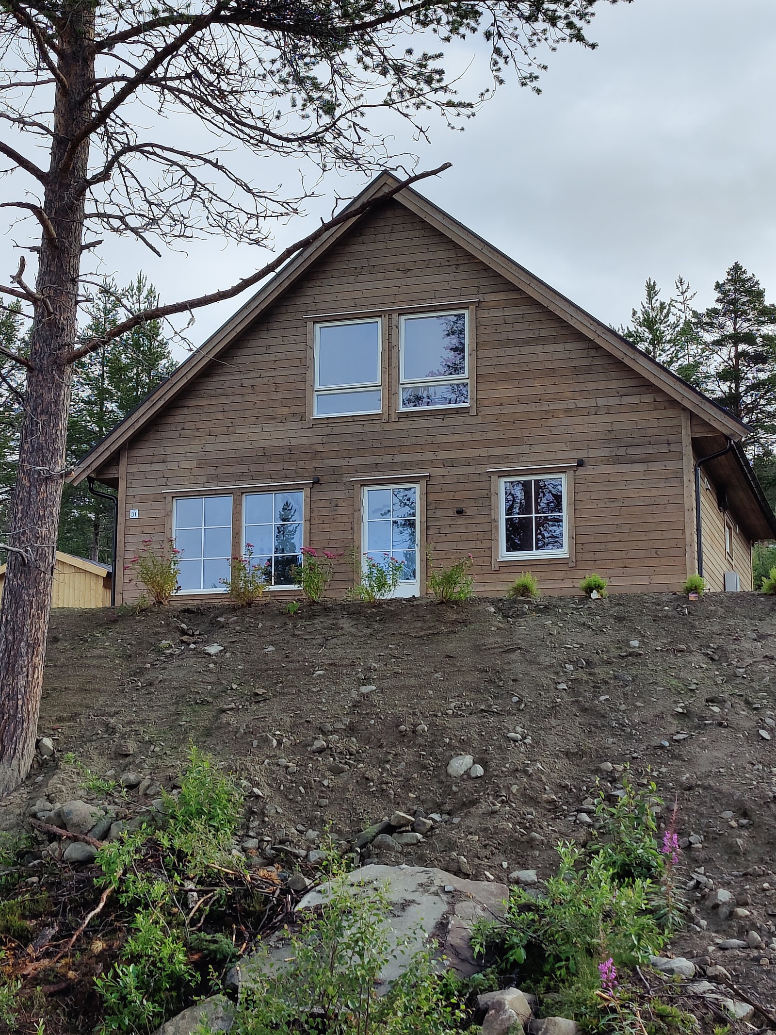 Tilsvarende boliger (Bias fra Nordbohus) er prosjektert på tomt 1, se egen Finn-annonse. Dette huset brukes som visningshus, om du vil se romløsninger osv. Galleribilde