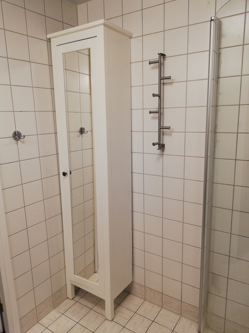 høyskap på bad Galleribilde