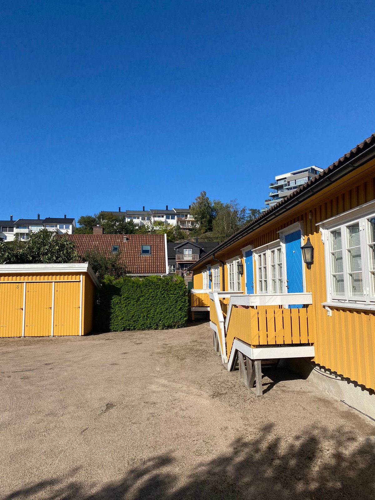 Bakgården Galleribilde