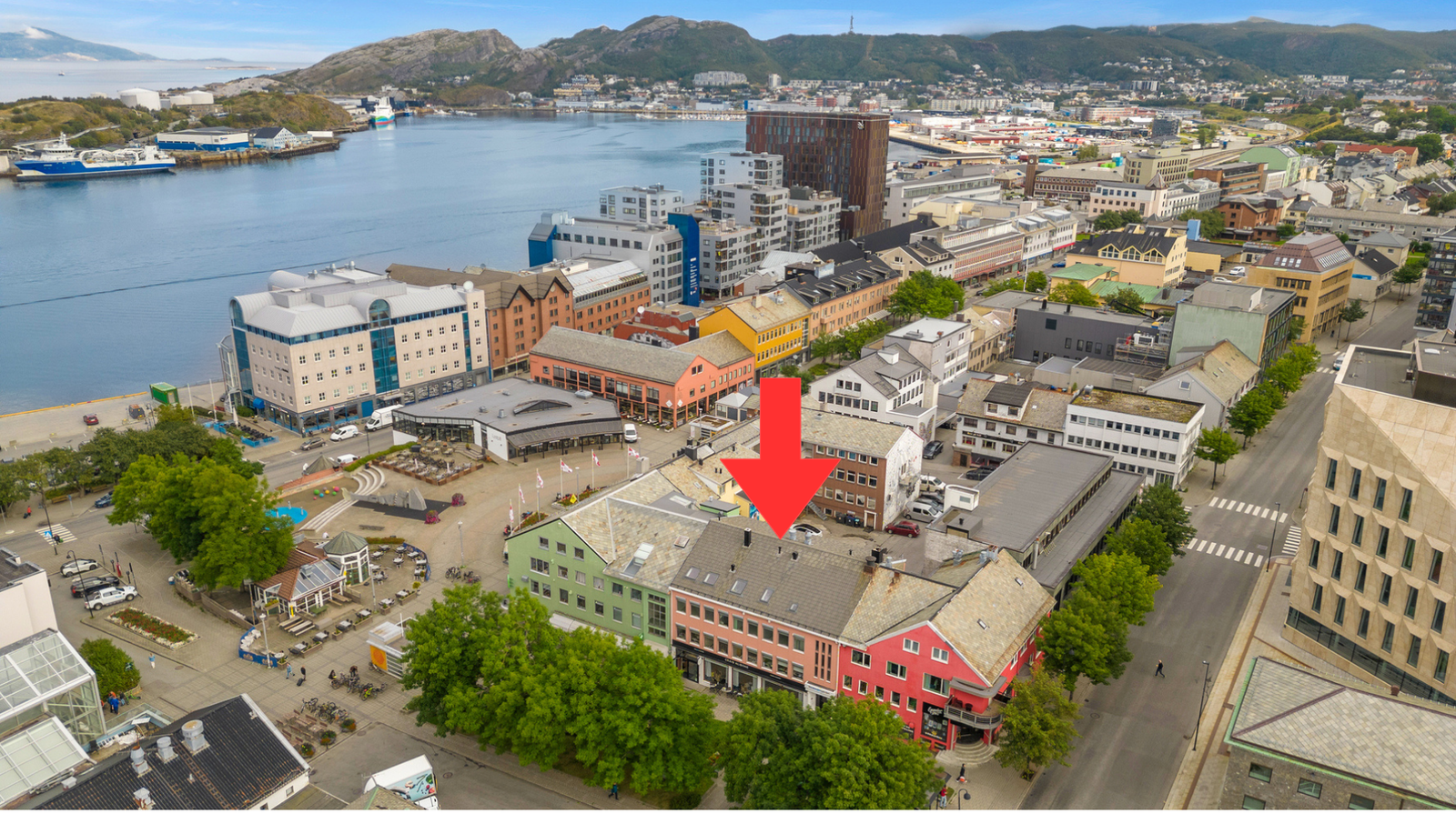 Ligger direkte ved torget, med fantastisk beliggenhet. Galleribilde