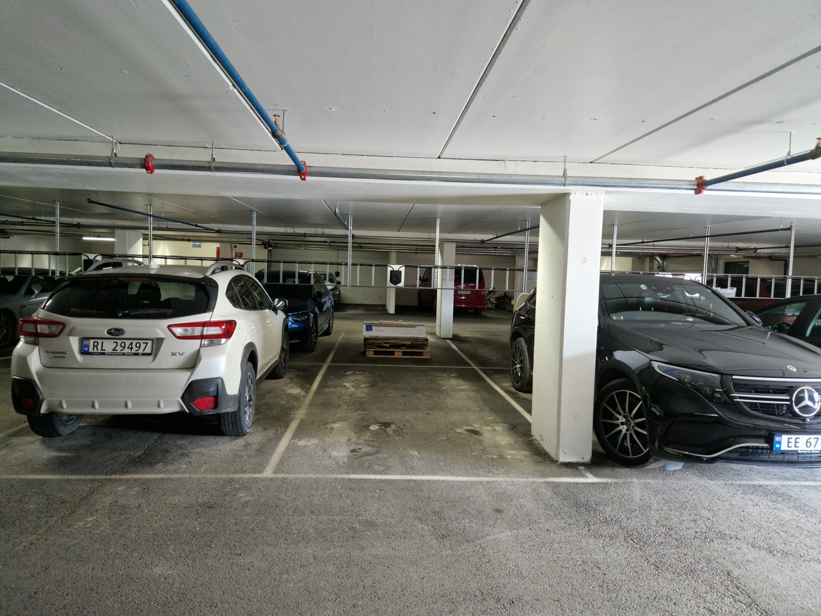 Innendørs privat parkeringsplass Galleribilde