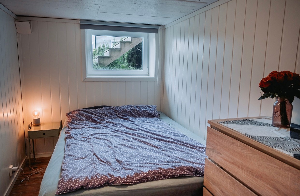 Soverom med dobbelt seng Galleribilde
