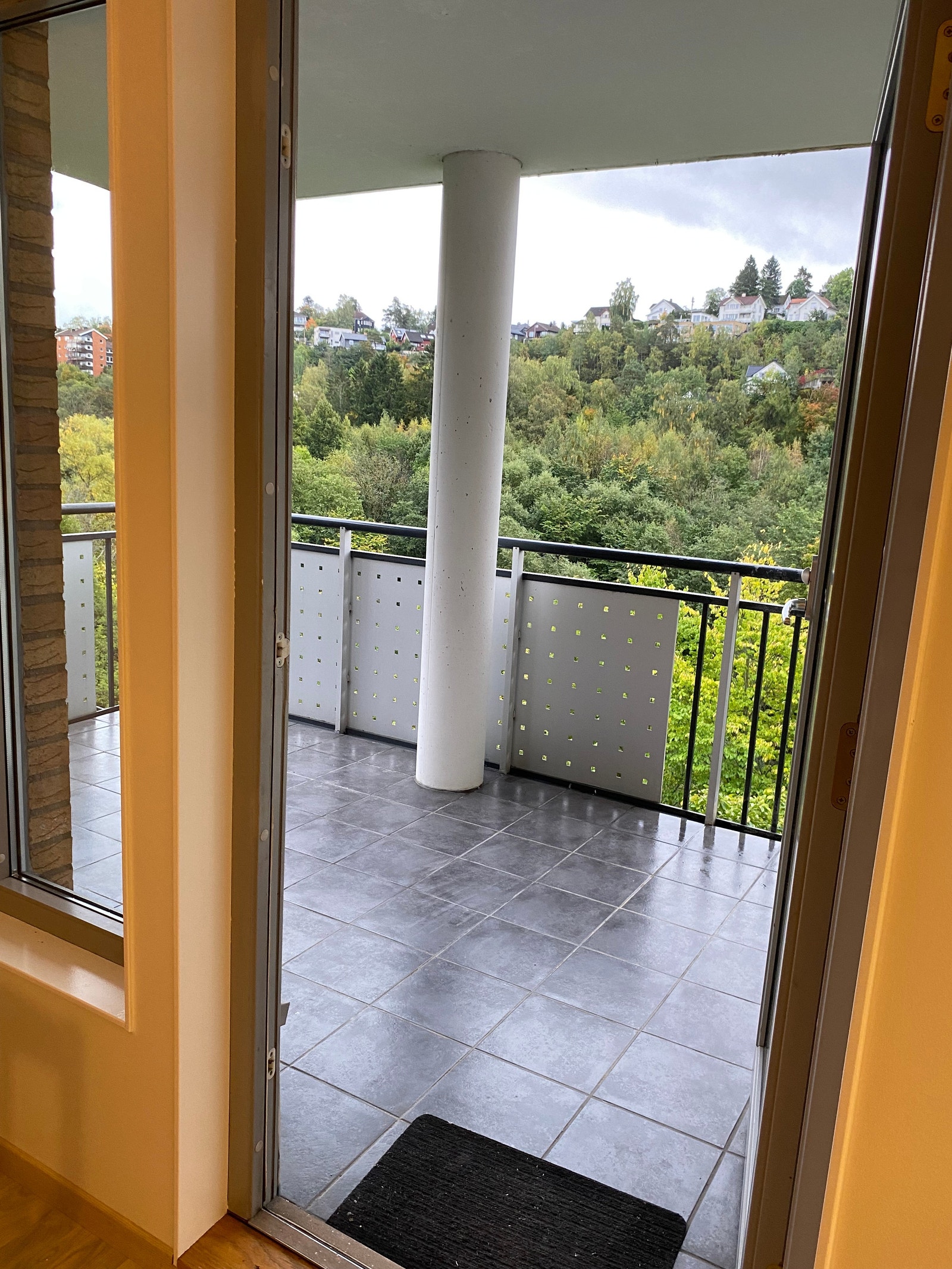 balkong, helt uten innsyn Galleribilde