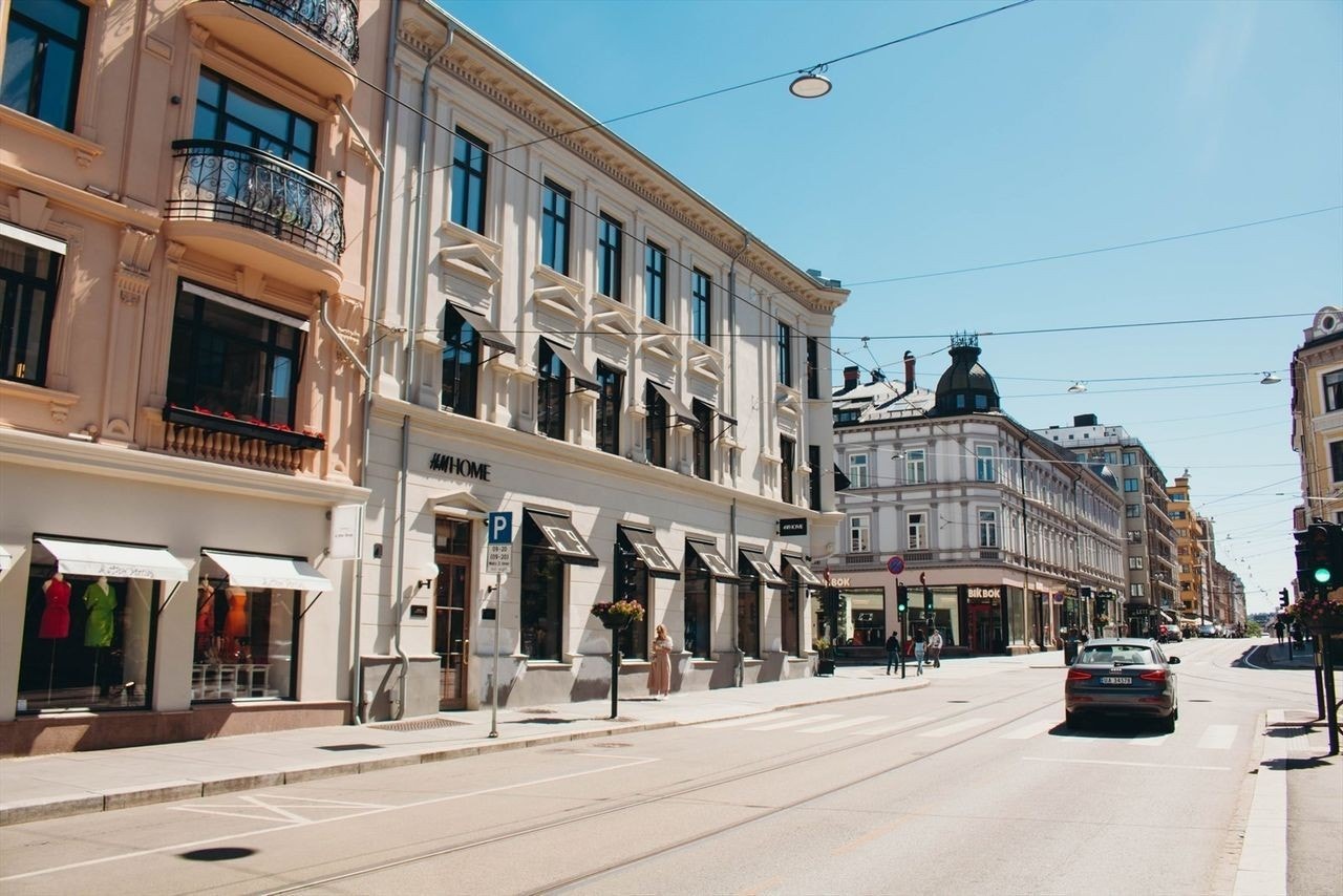Gangavstand til Valkyrien senter med et stort tilbud av butikker, vinmonopol etc. Galleribilde