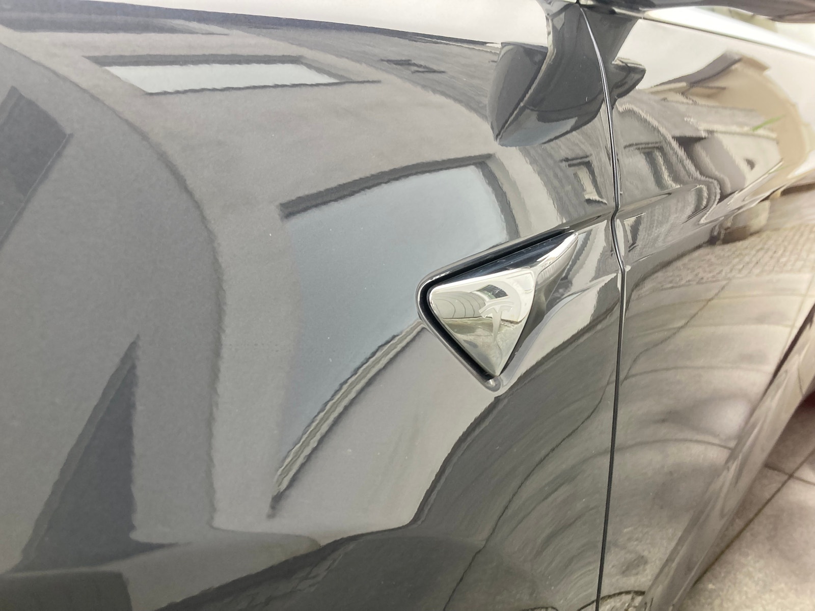Tesla Model X 13