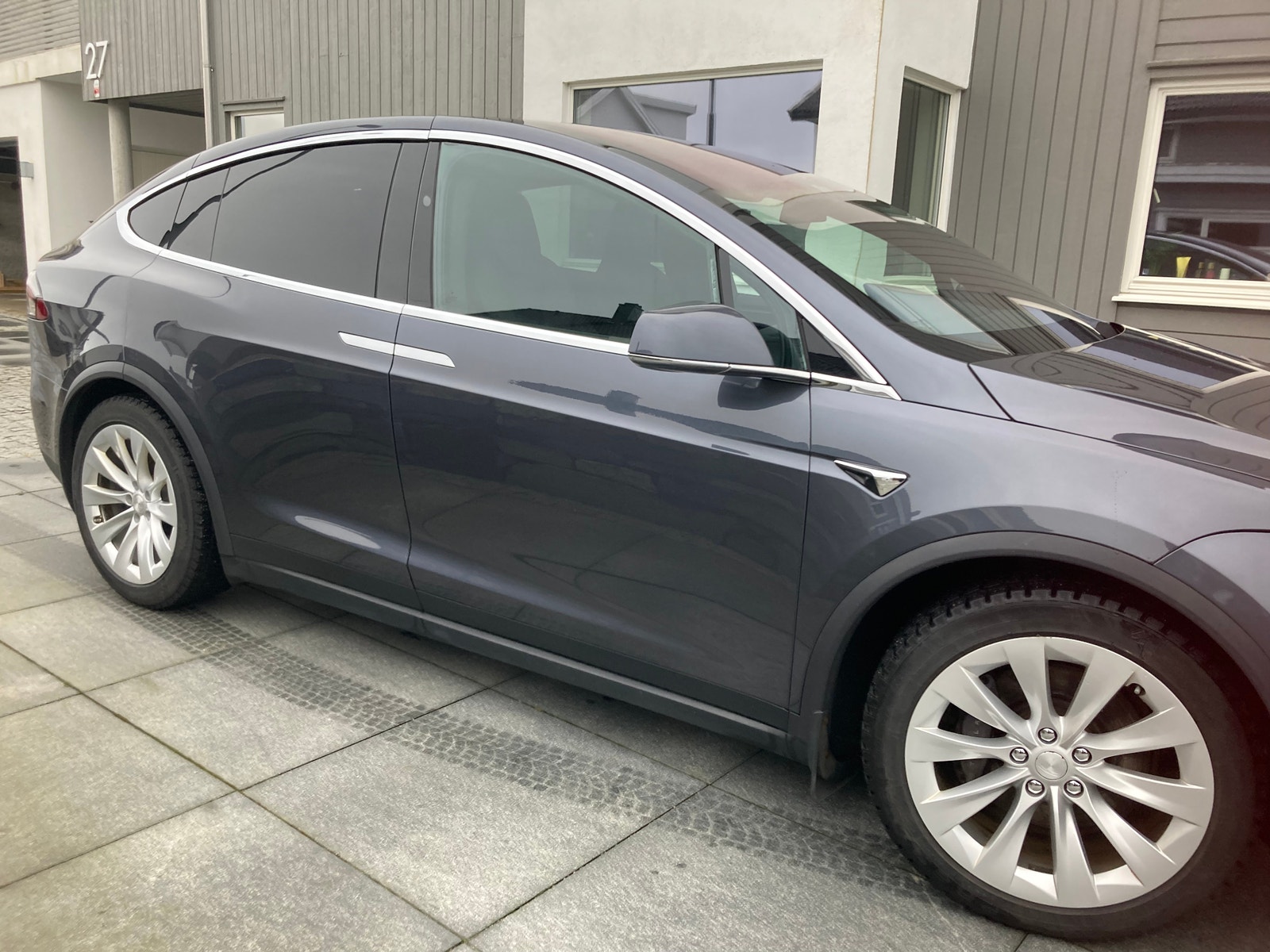 Tesla Model X 4