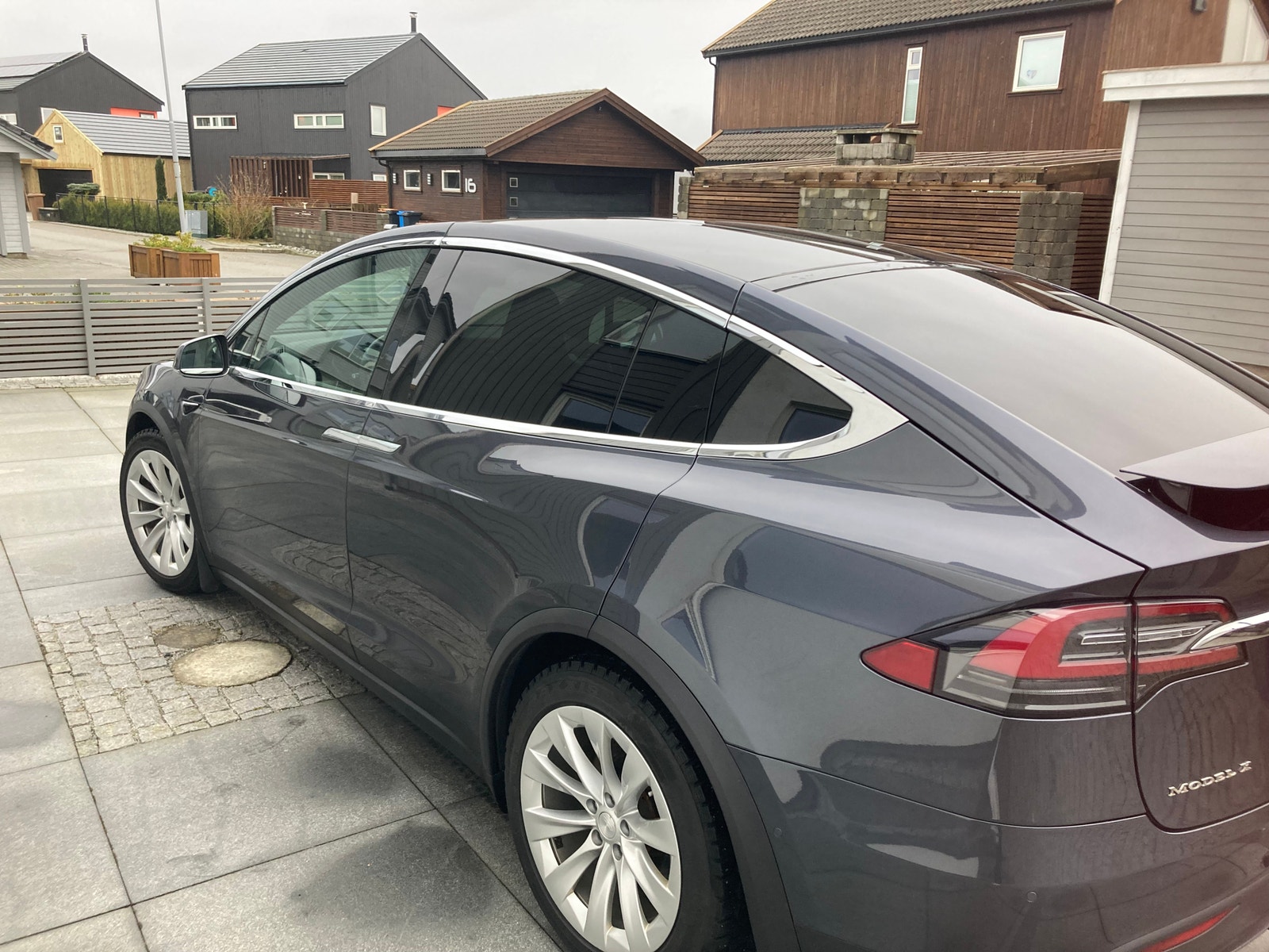 Tesla Model X 10