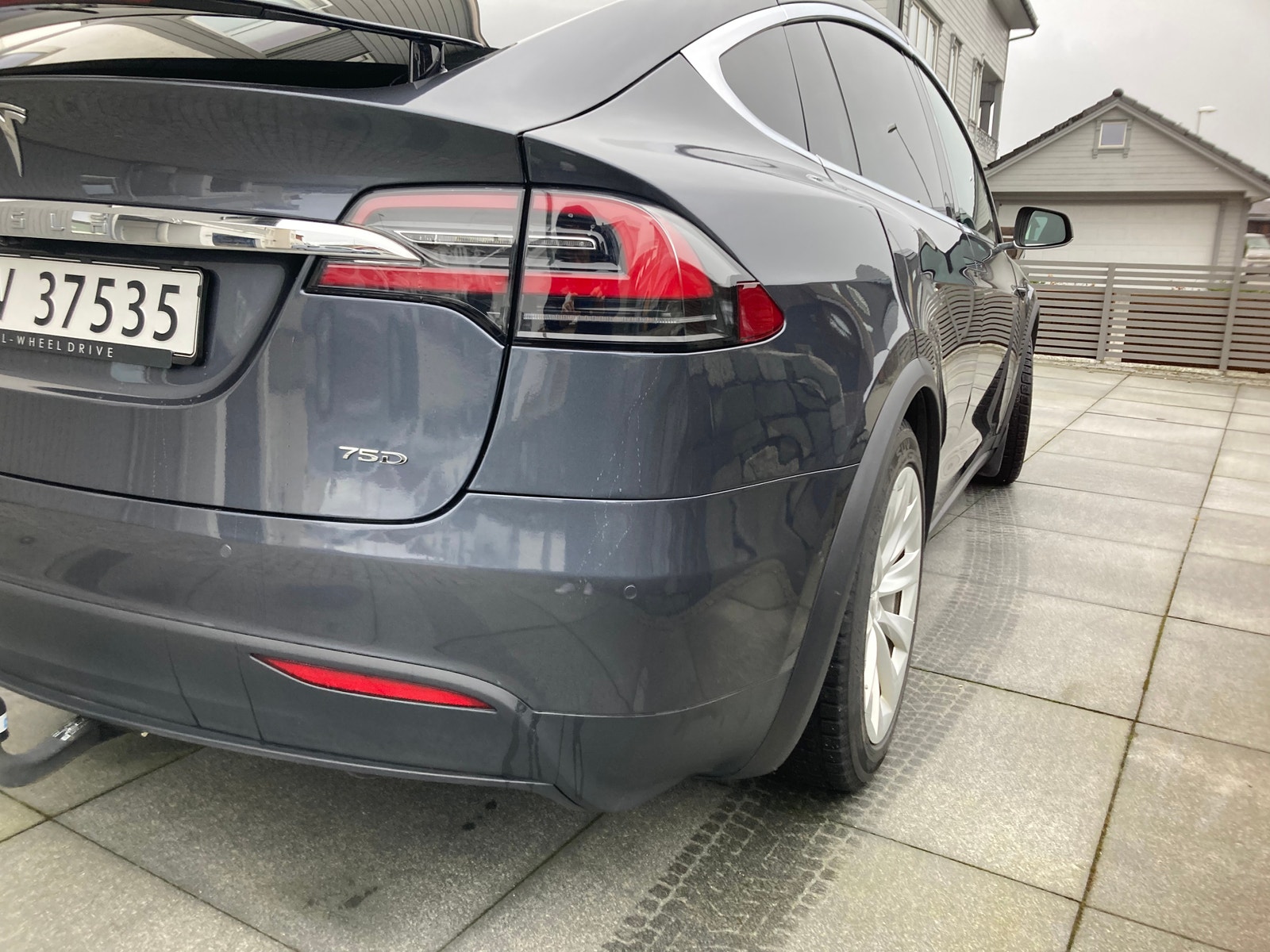 Tesla Model X 8