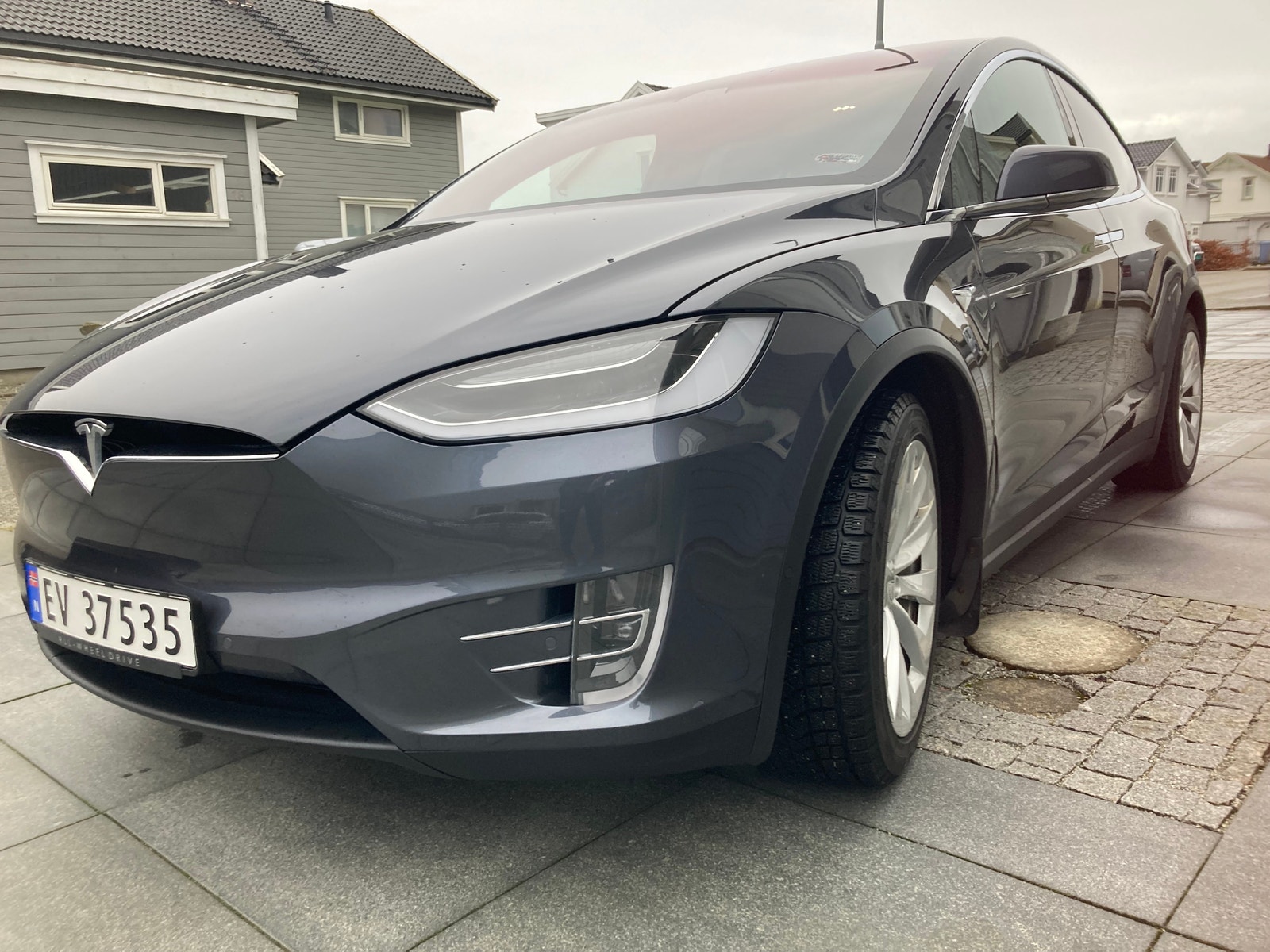 Tesla Model X 2