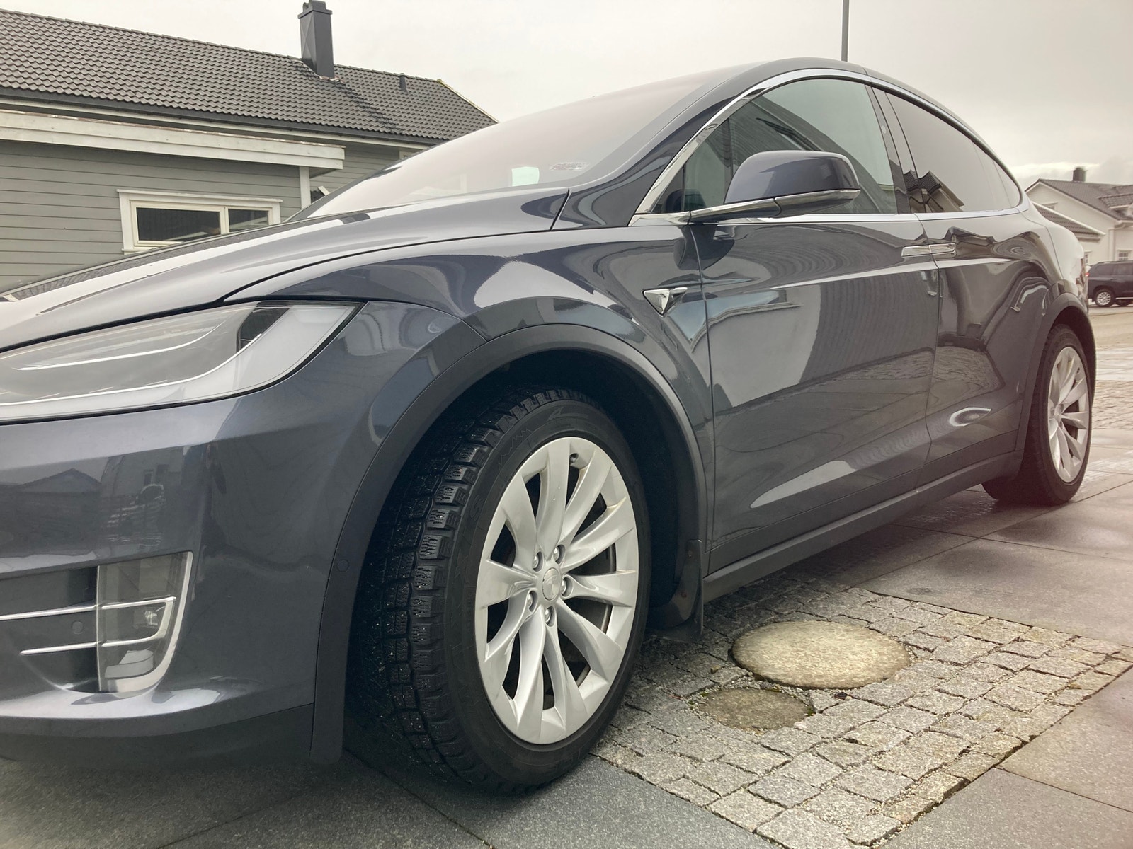 Tesla Model X 1