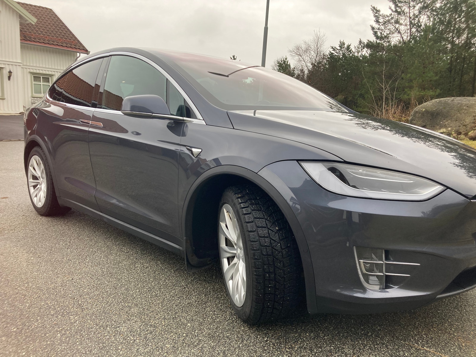 Tesla Model X 21