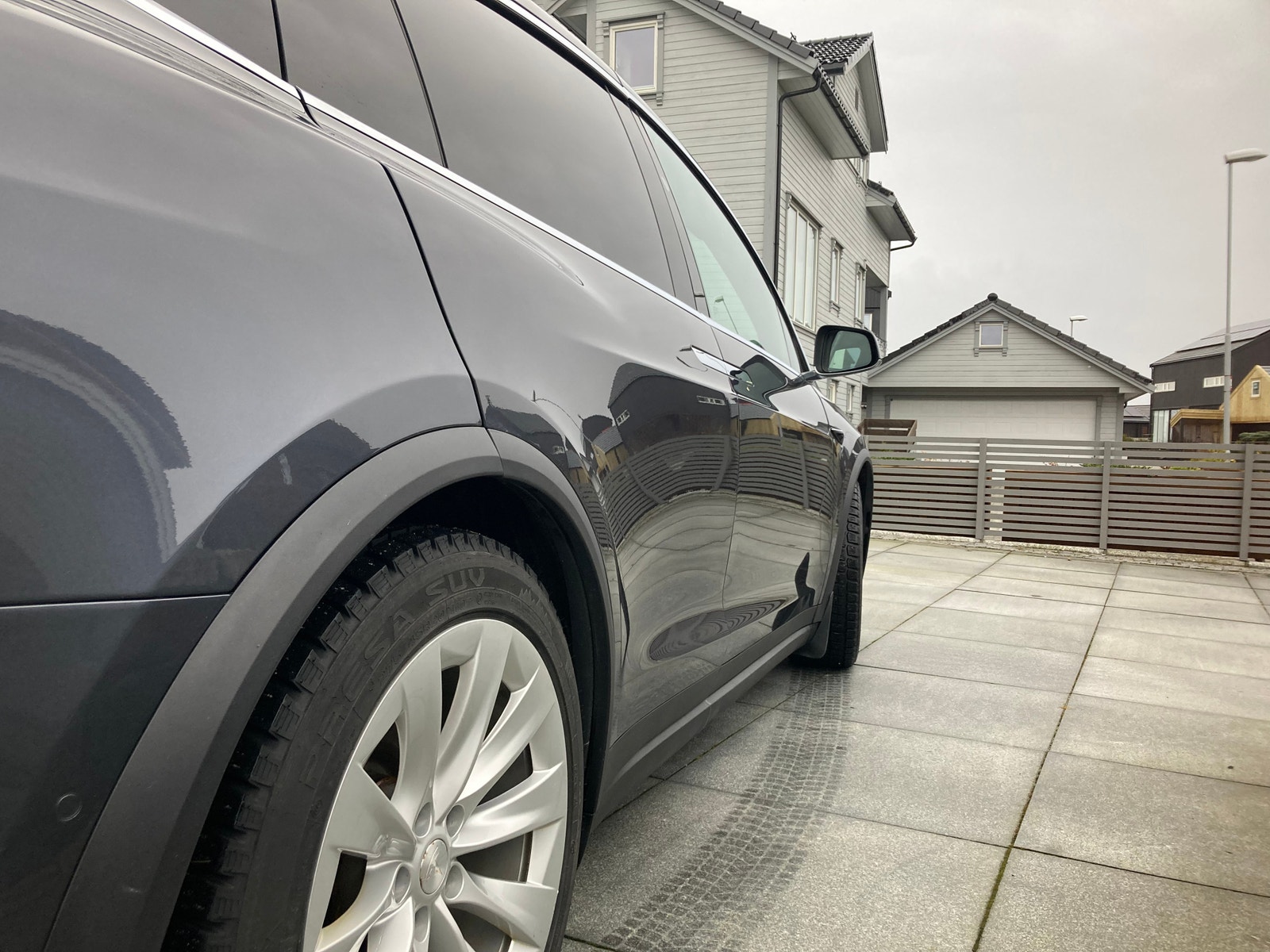 Tesla Model X 7