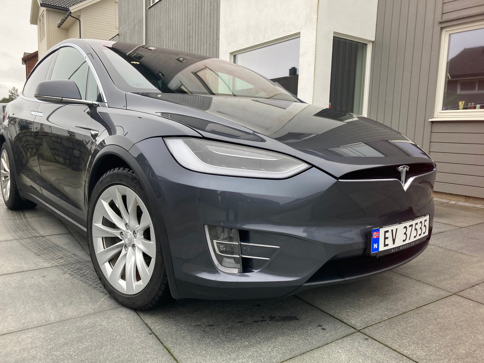 Tesla Model X 3