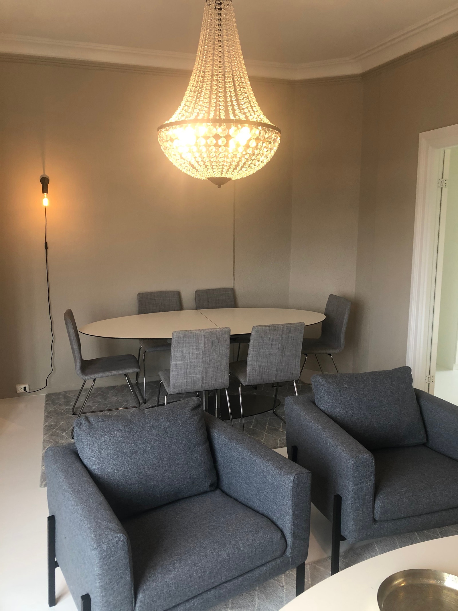 Spisebord i stuen Galleribilde