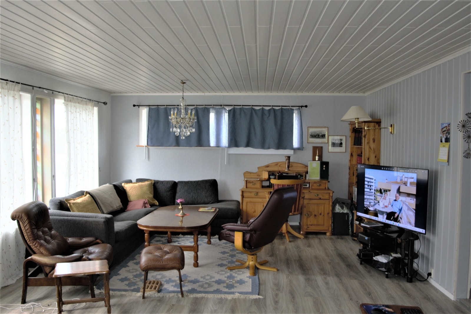 Mot vest Galleribilde