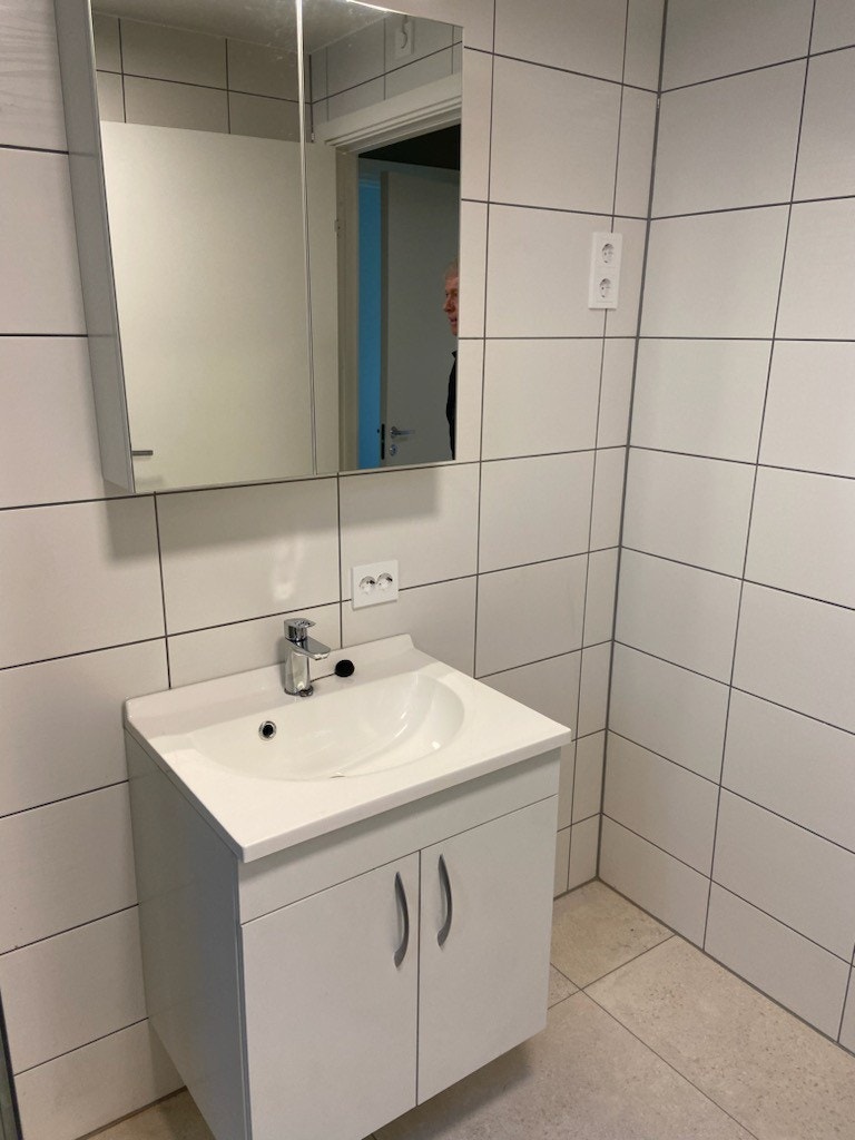 Vask plass till vaskemaskin og tørketrommel vedsiden av Galleribilde