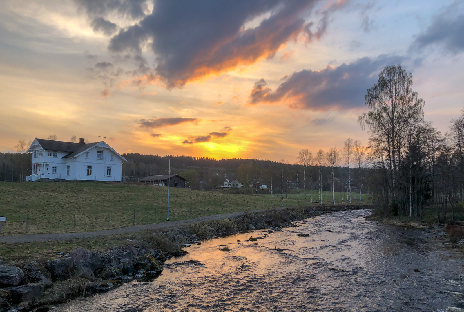 Vestbredden Sagåa. Foto: Knut Sørby