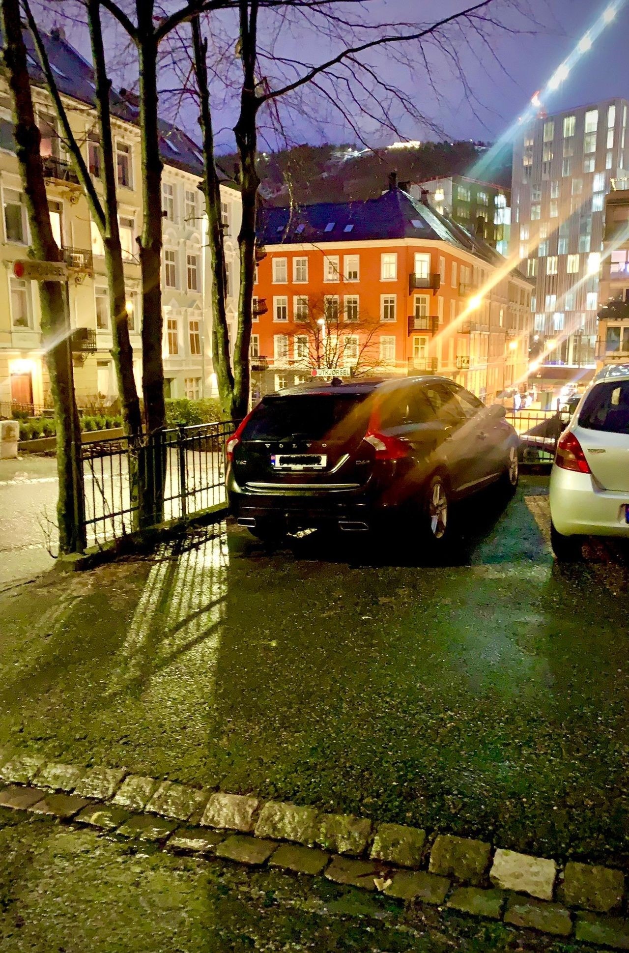 Egen parkeringsplass rett utenfor gatedøren Galleribilde