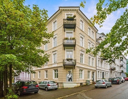 Fasade. P-plass til venstre Galleribilde