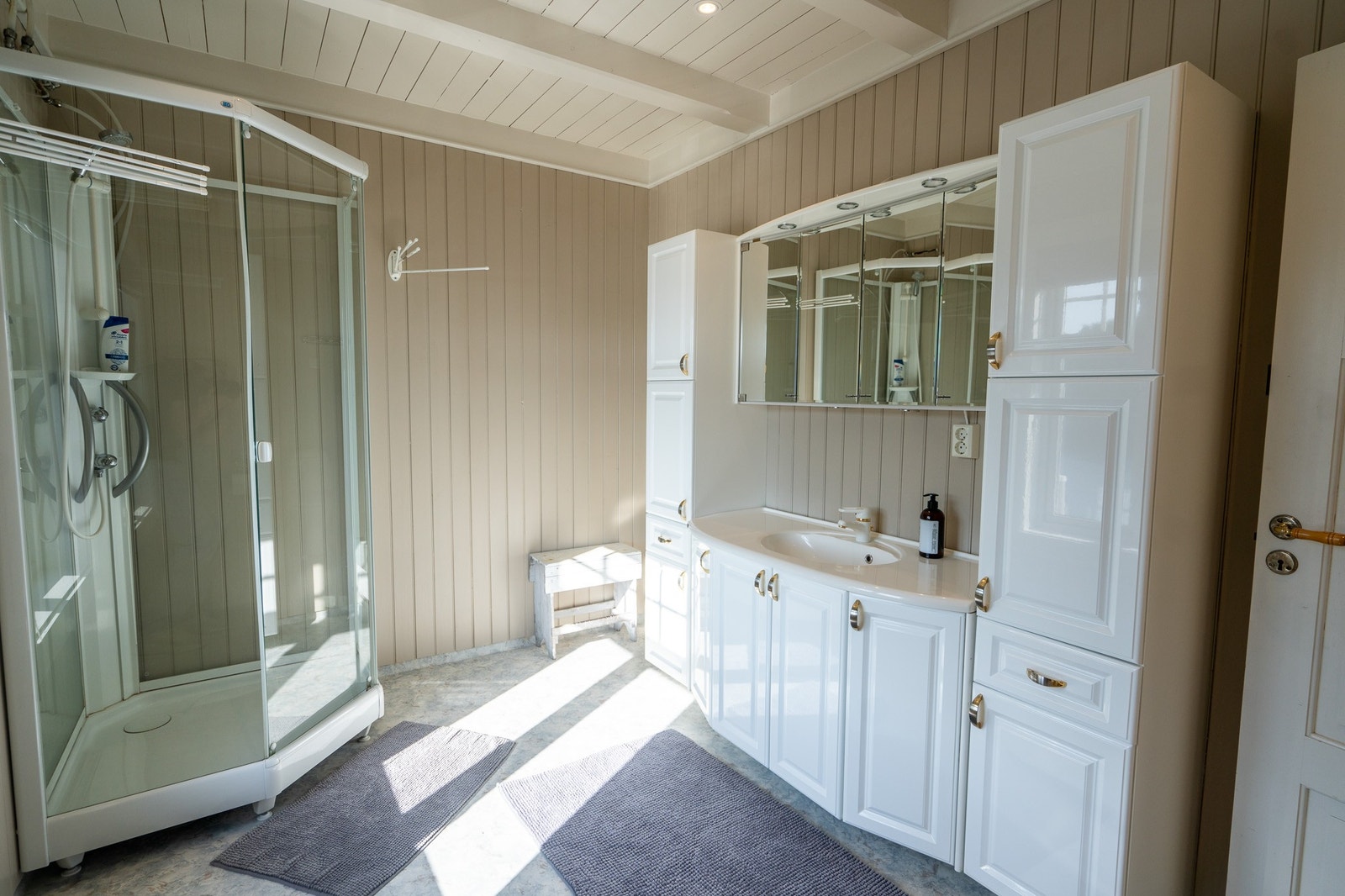Bad 1. etg i Huset Galleribilde