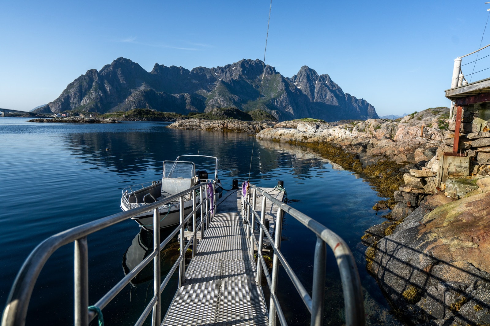 Langgang ned til flytebrygge Galleribilde