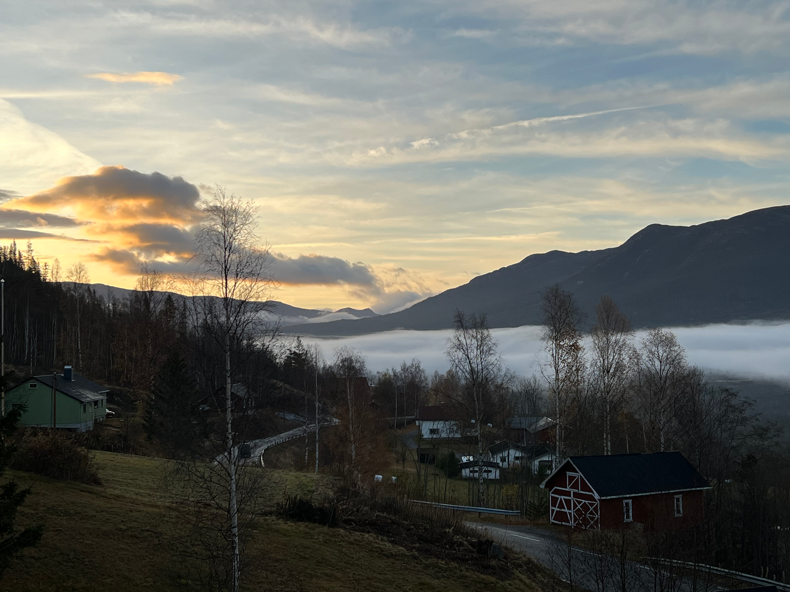 Utsikt fra huset nedover dalen Galleribilde