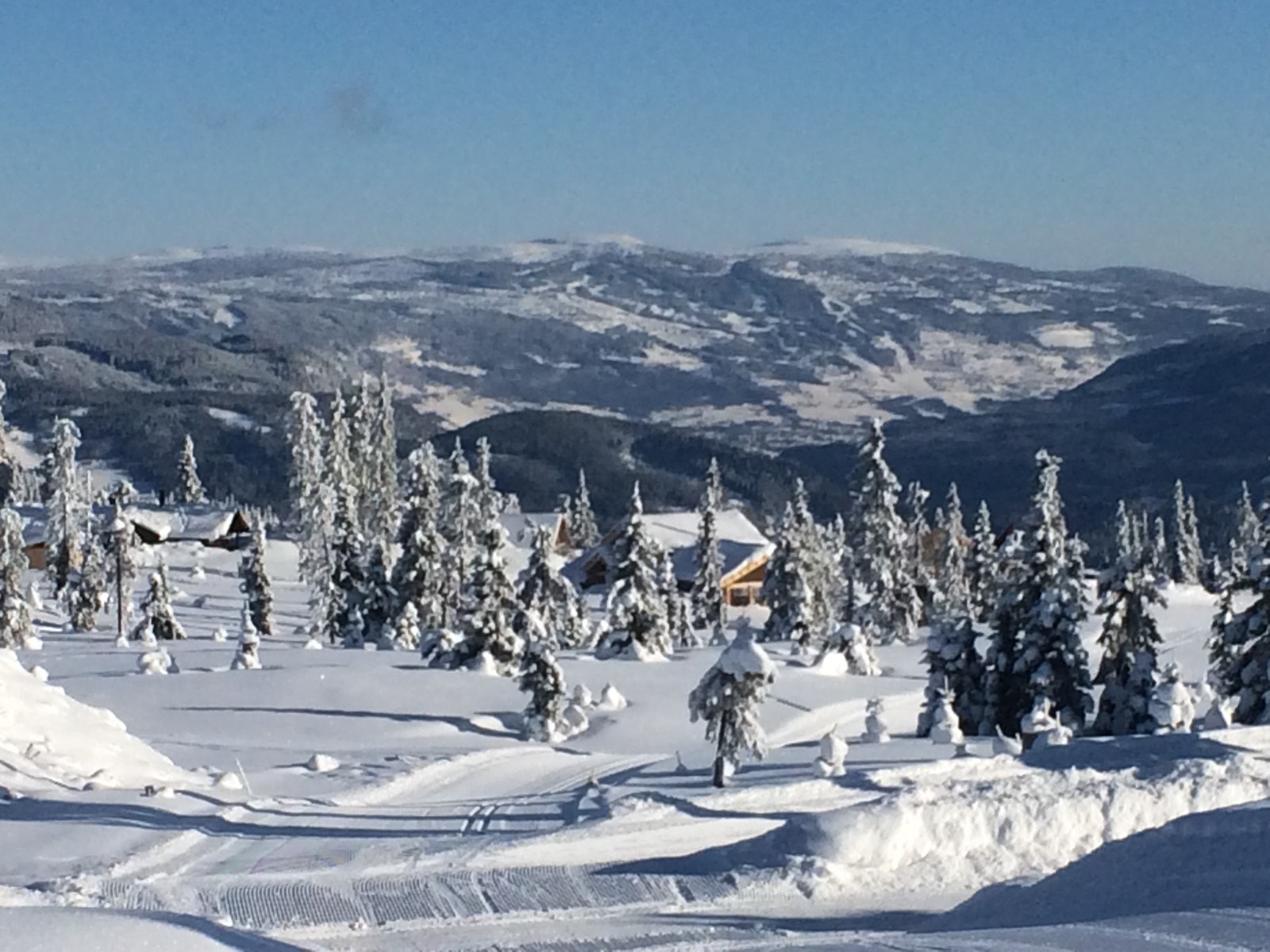 Utsikt ned i dalen og Hafjell Galleribilde