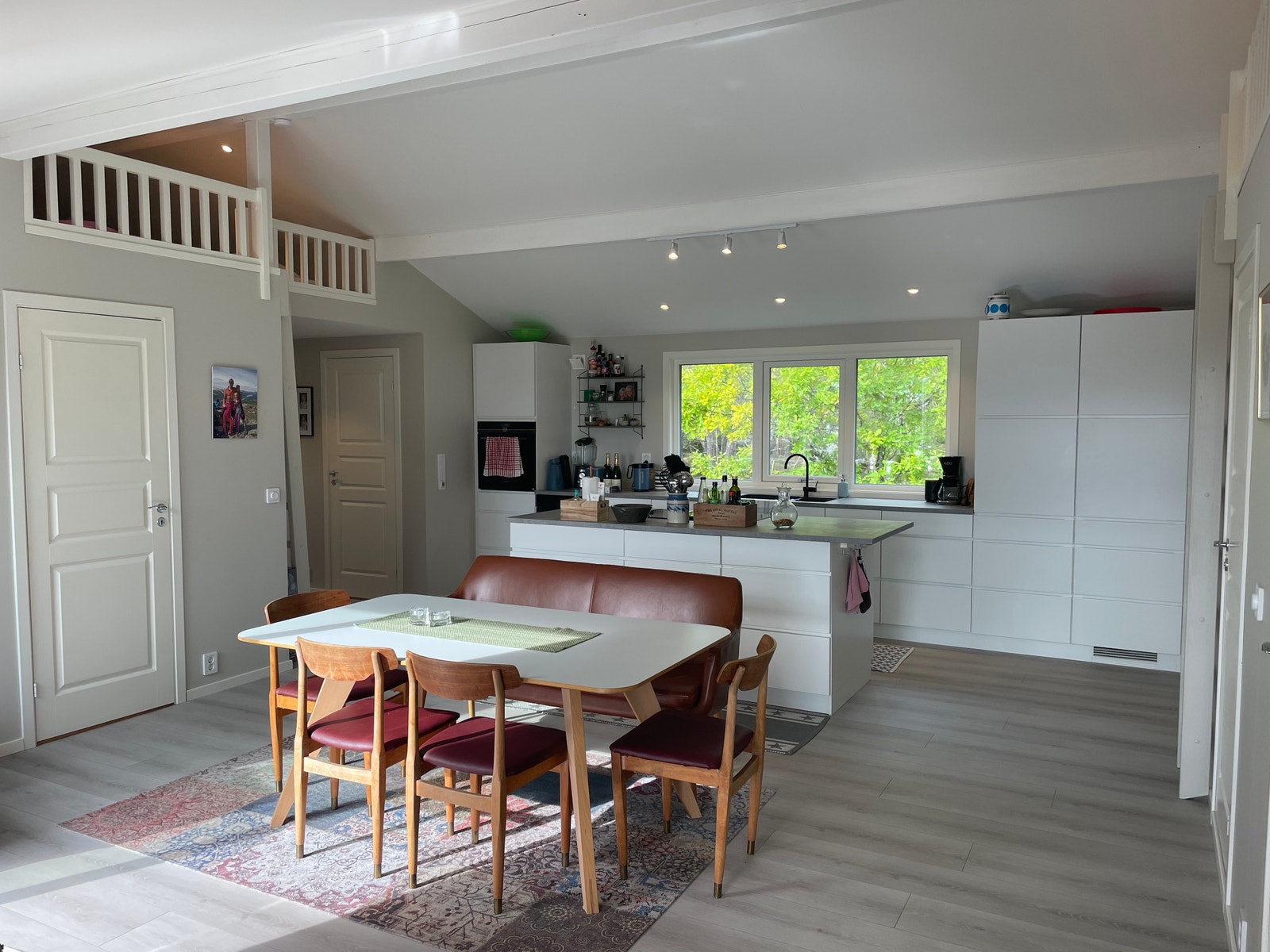 Kjøkken og allrom Galleribilde