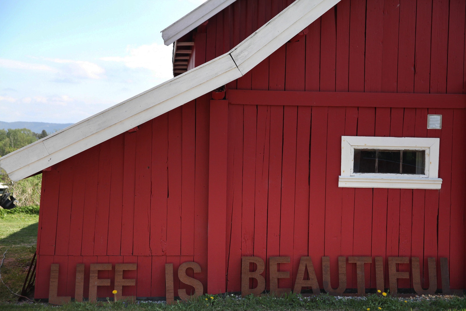 LIFE IS BEATIFUL ON A FARM Galleribilde