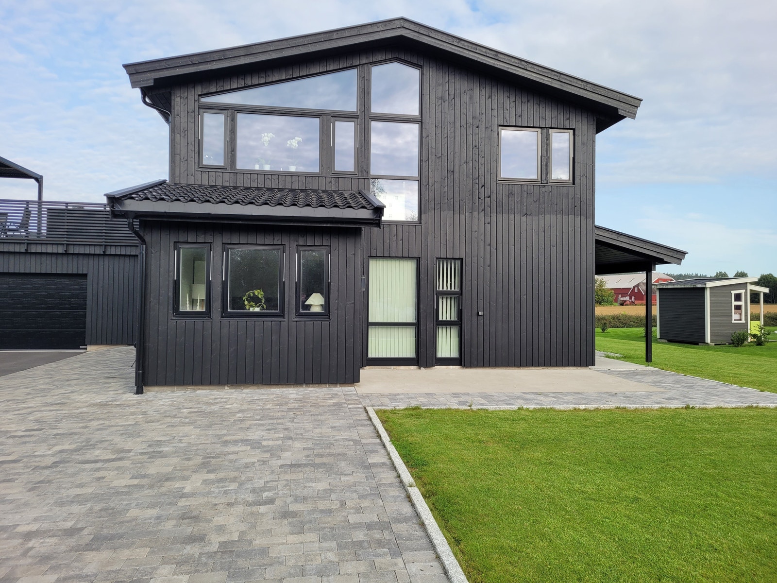 Leiligheten ligger i 1. etasje med egen uteplass. Galleribilde