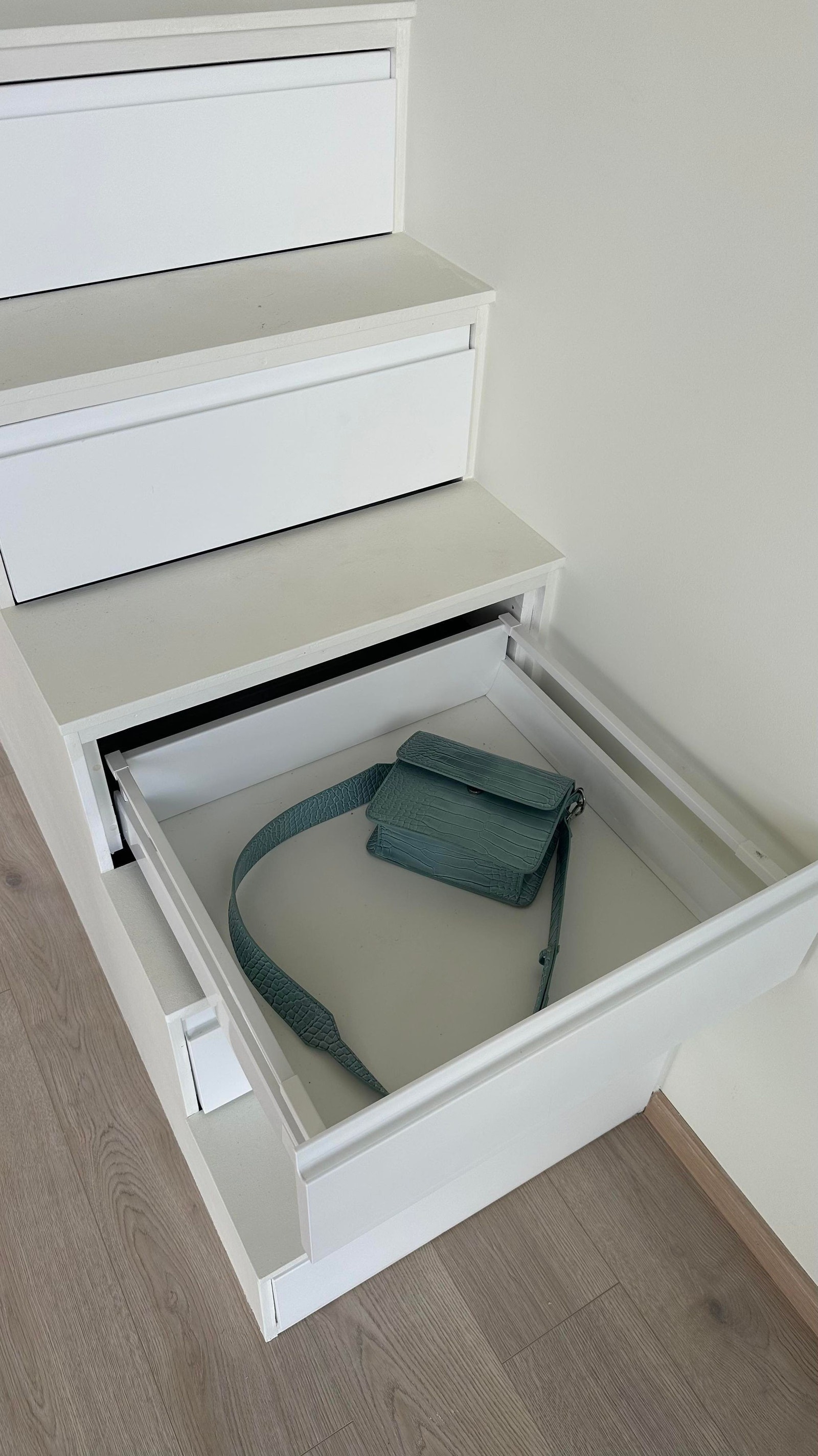 Trappen kommer med innebygde skuffer. Galleribilde
