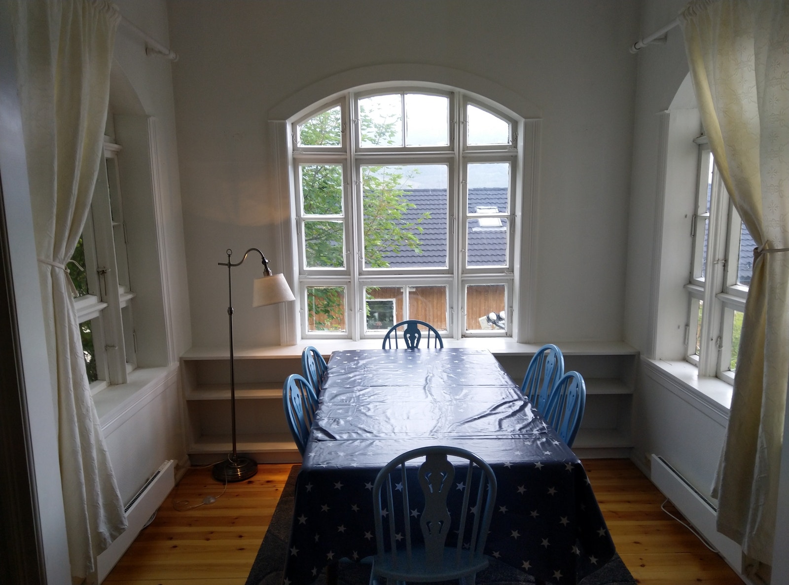 Stove – del 3; «spisestove-delen» i karnapp mot sjøen Galleribilde