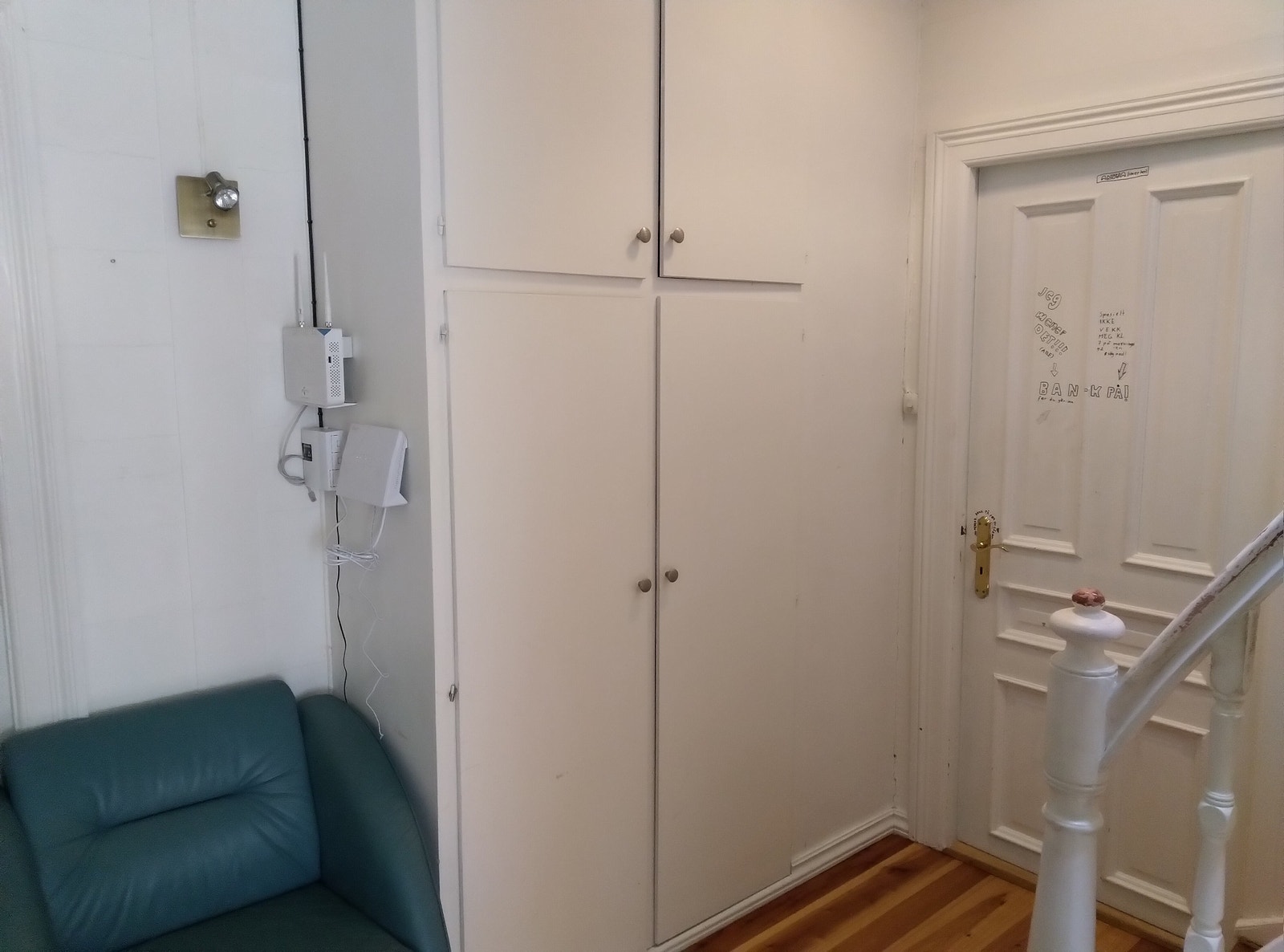 Veggskap i inngangspartiet / entreen i fyrste etasje Galleribilde