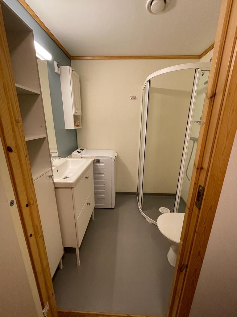 Badet har ny innredning og vaskemaskin Galleribilde