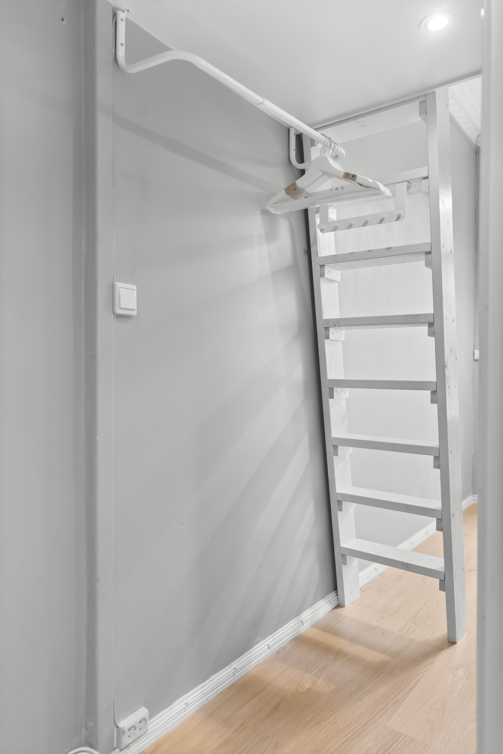God plass under hems til oppbevaring Galleribilde