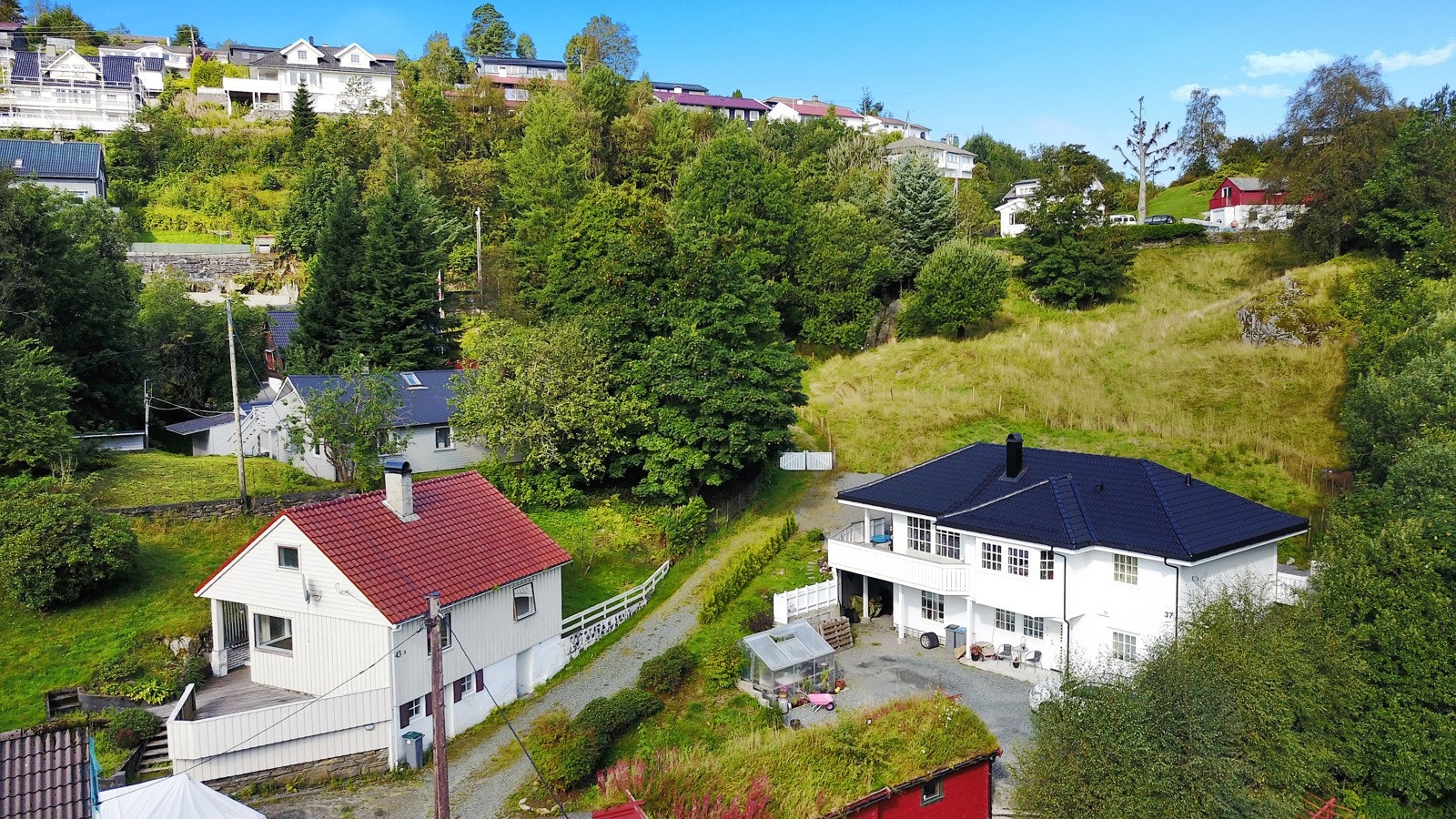 Bilde viser beliggenheten til eksisterende bolig som skal vike plass for ny og moderne tomannsbolig Galleribilde