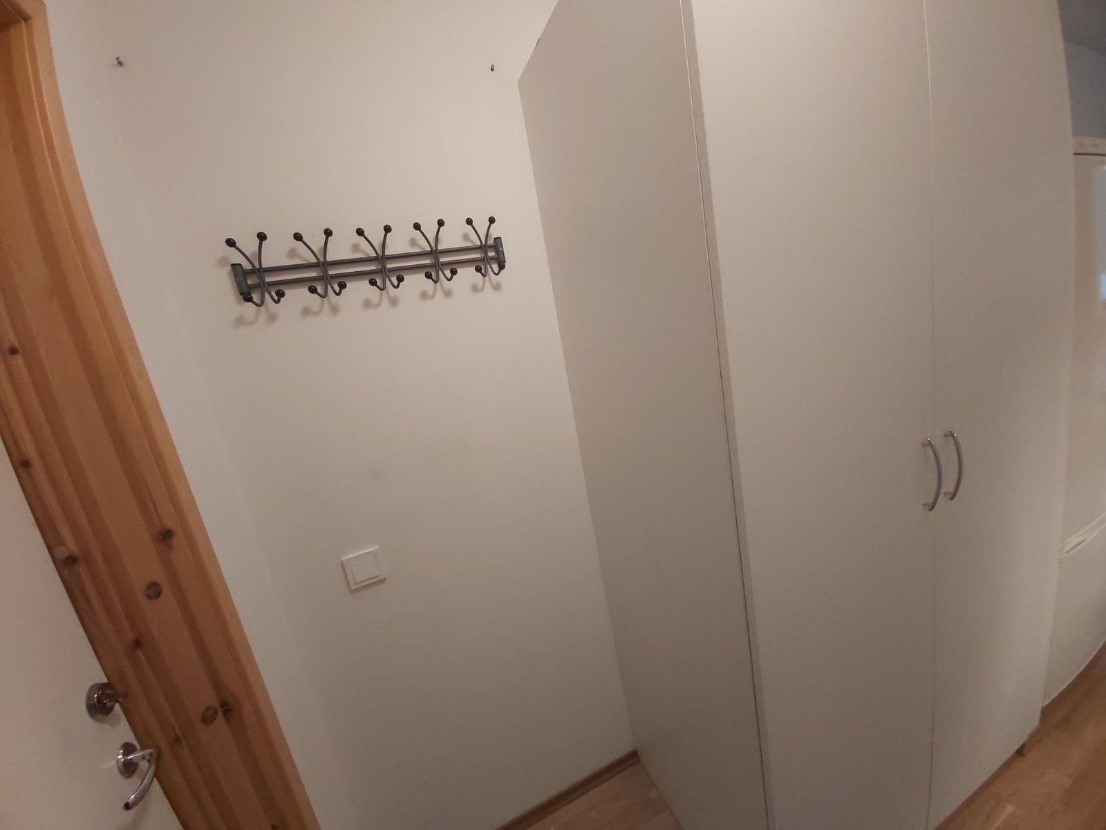 Gang med garderobeskap Galleribilde