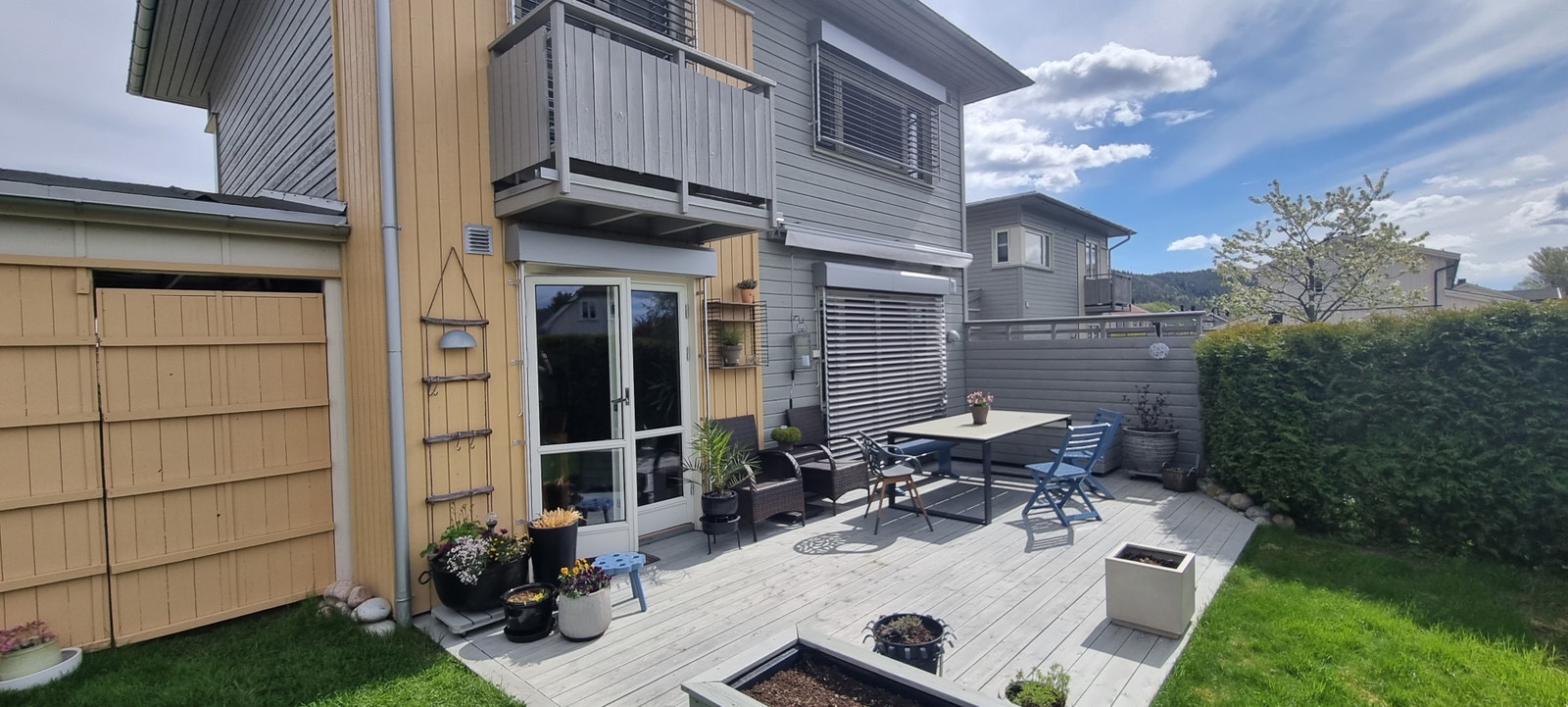 Koselig og rolig hage Galleribilde